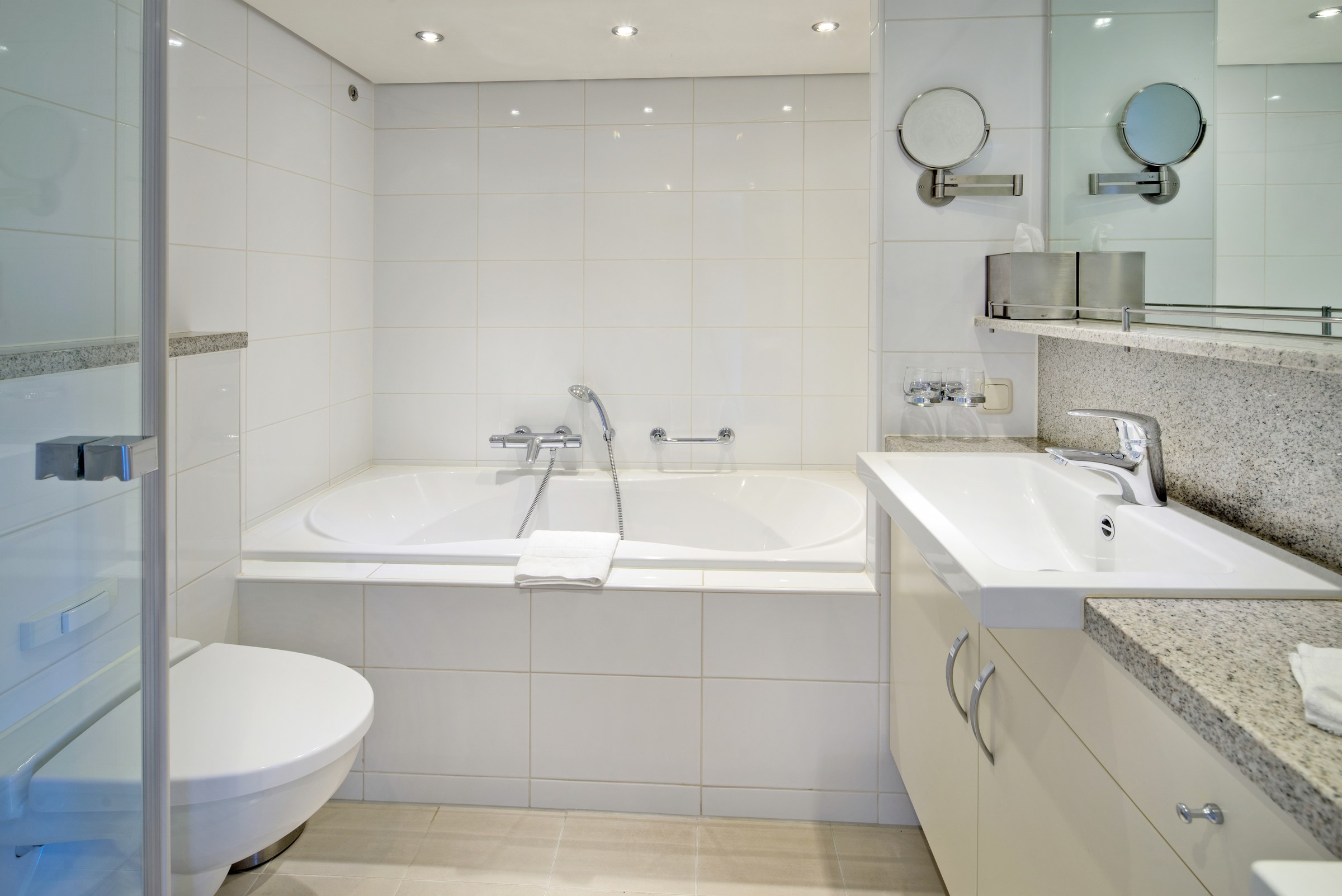 AmaBella suite bathroom