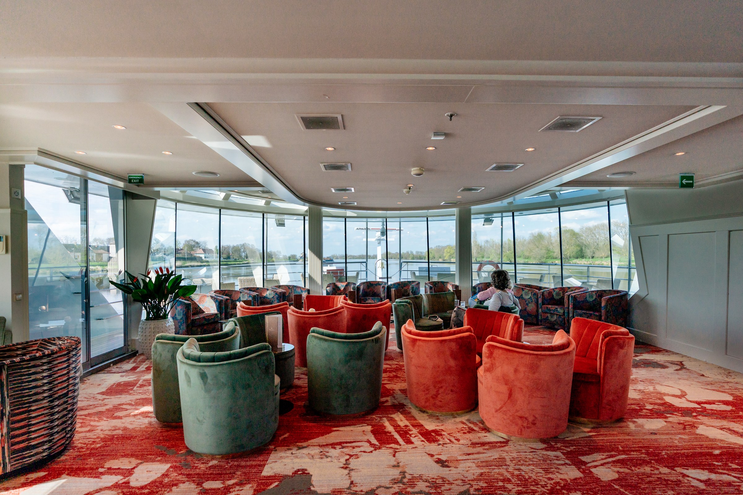 AmaCello bow seating area