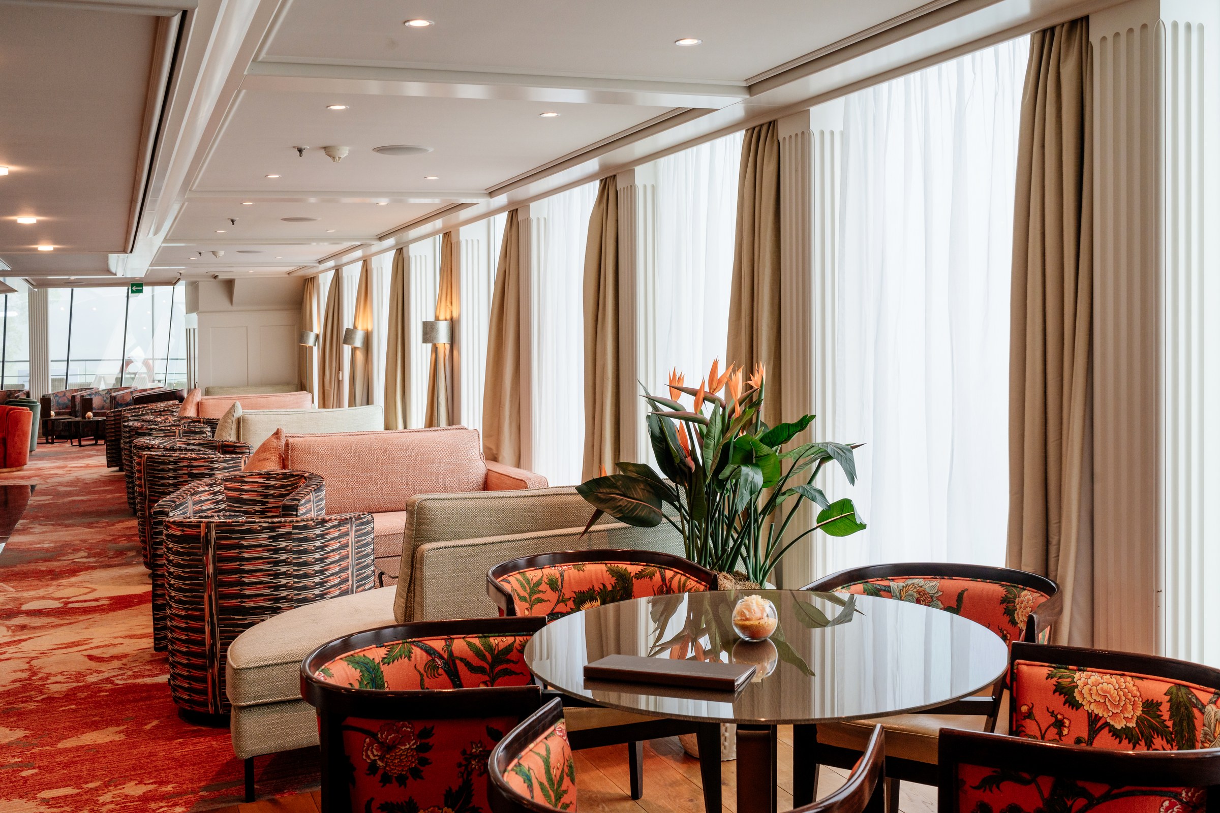 AmaCello main lounge seating