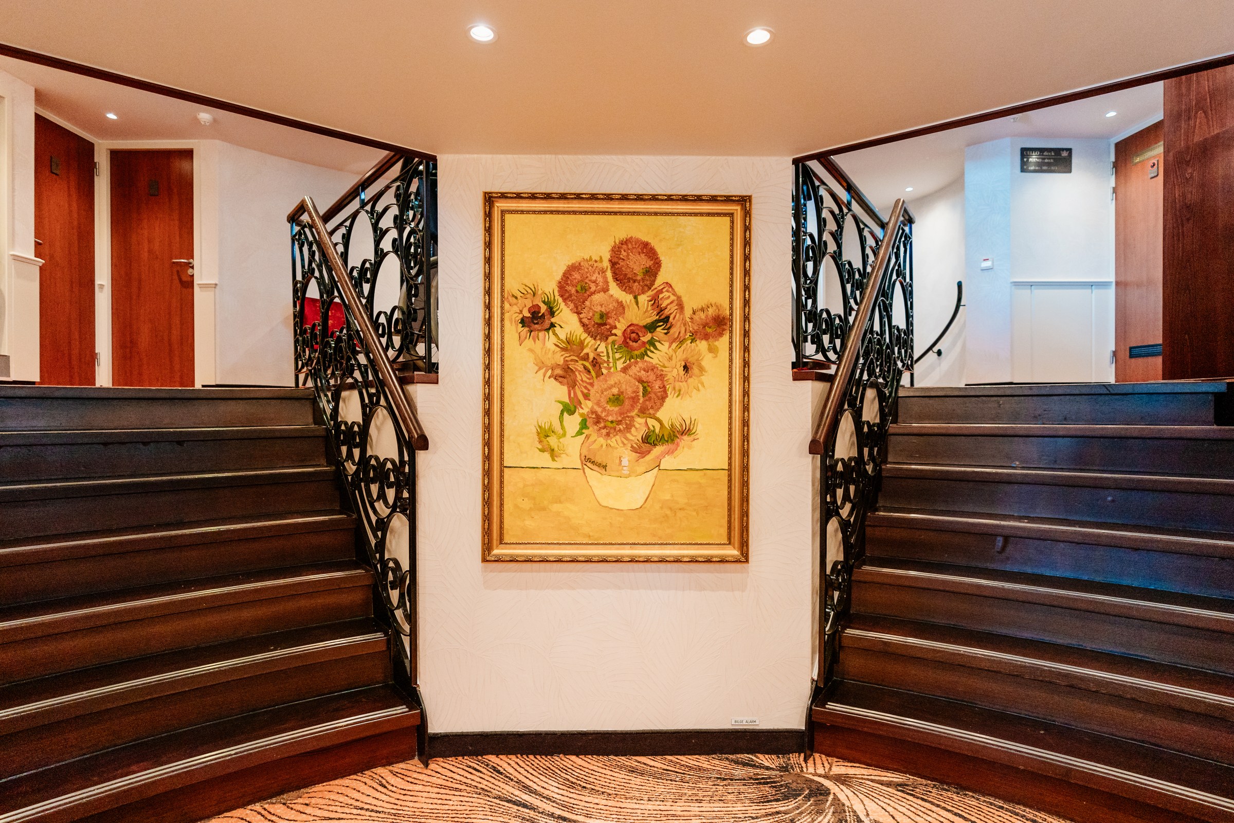 AmaCello main restaurant staircase