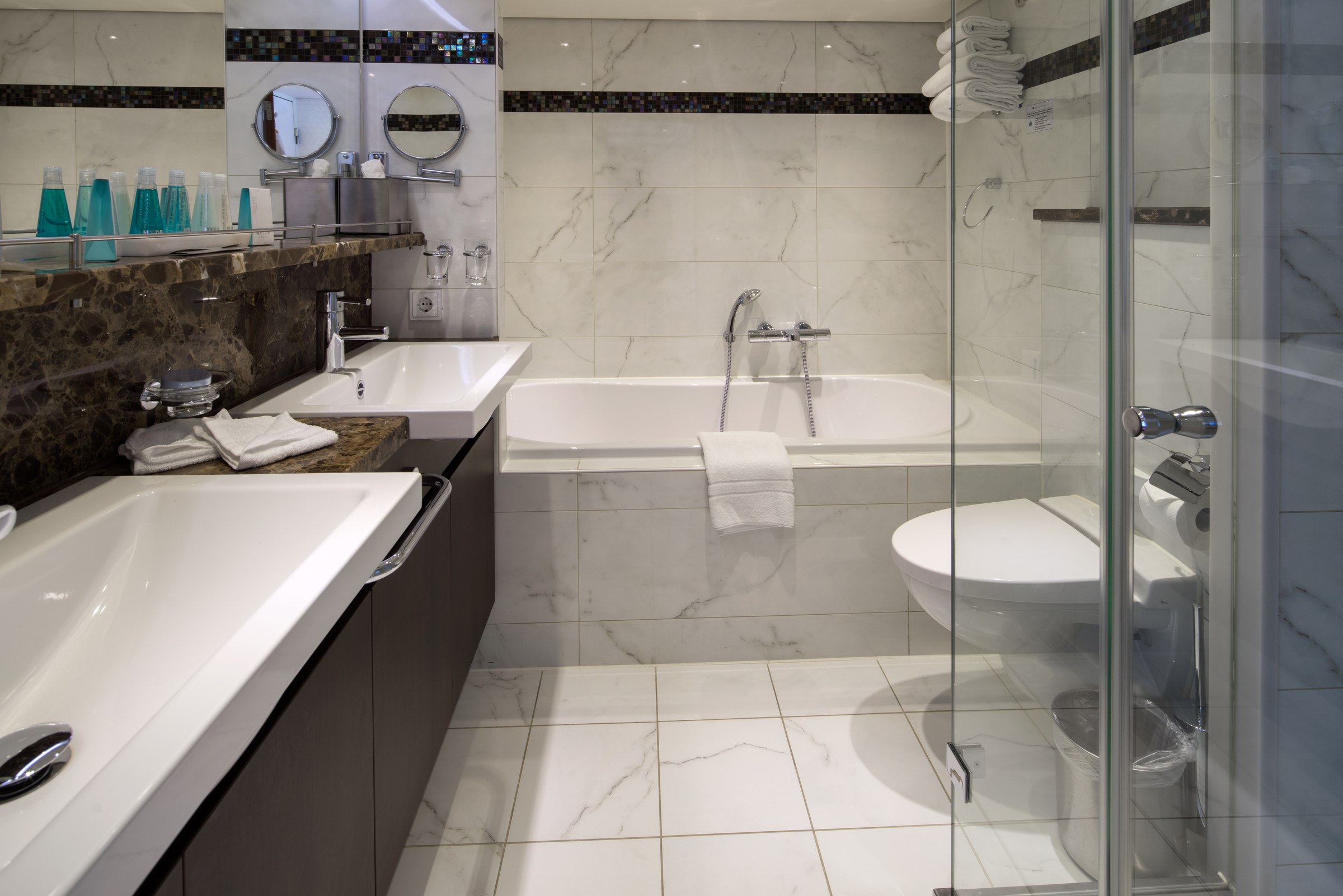 AmaCerto suite bathroom