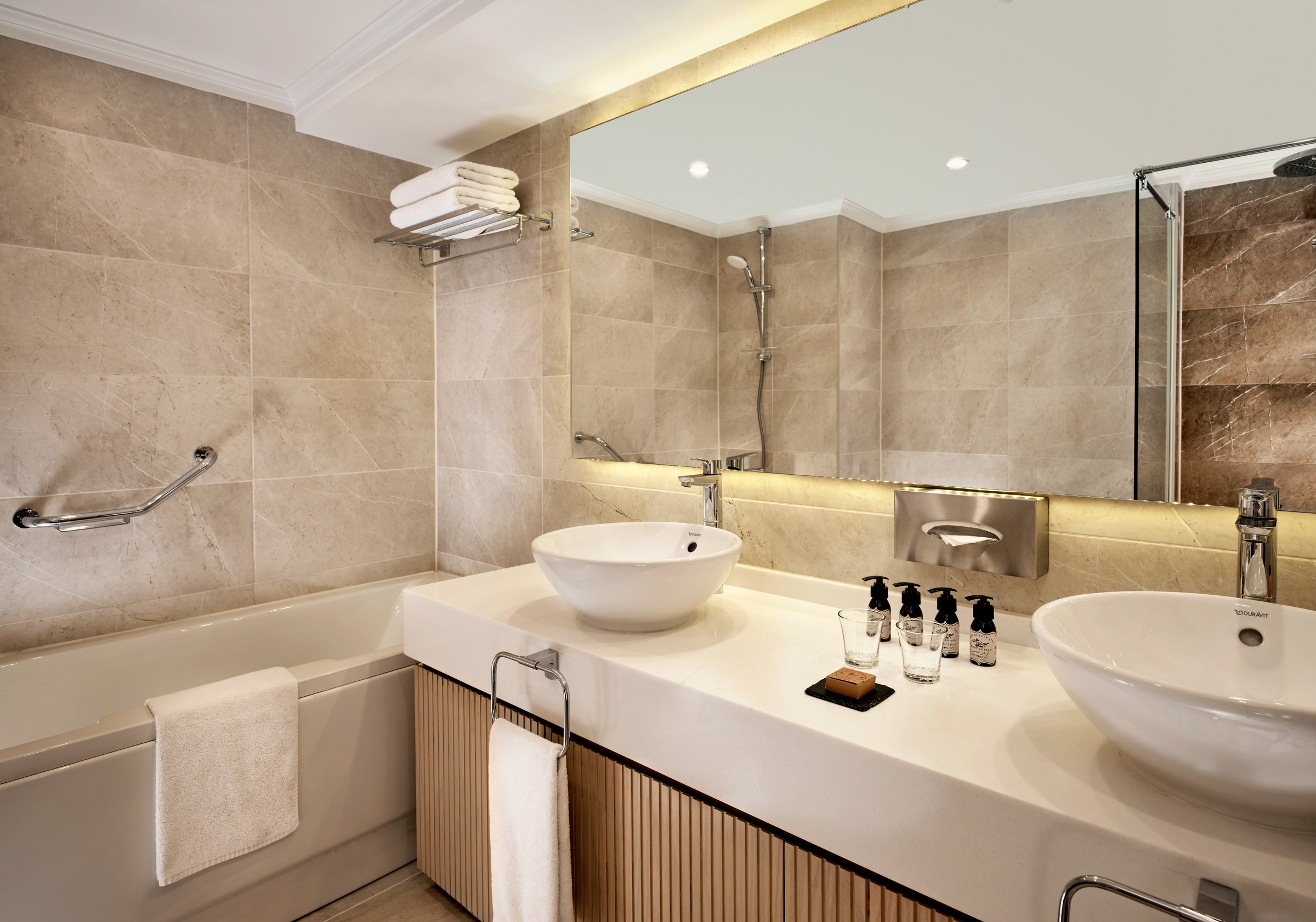 AmaDahlia stateroom bathroom