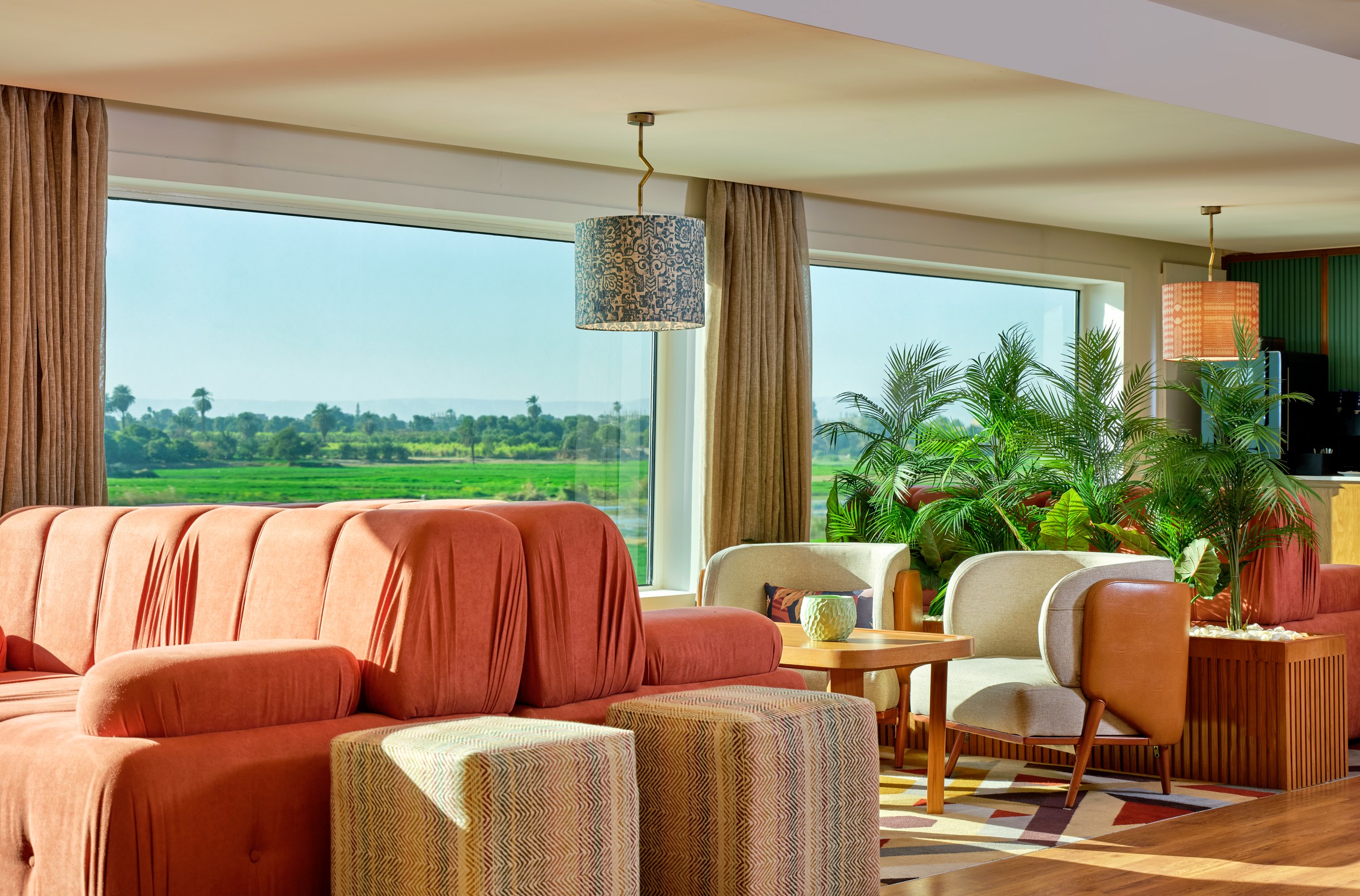 AmaDahlia main lounge seating