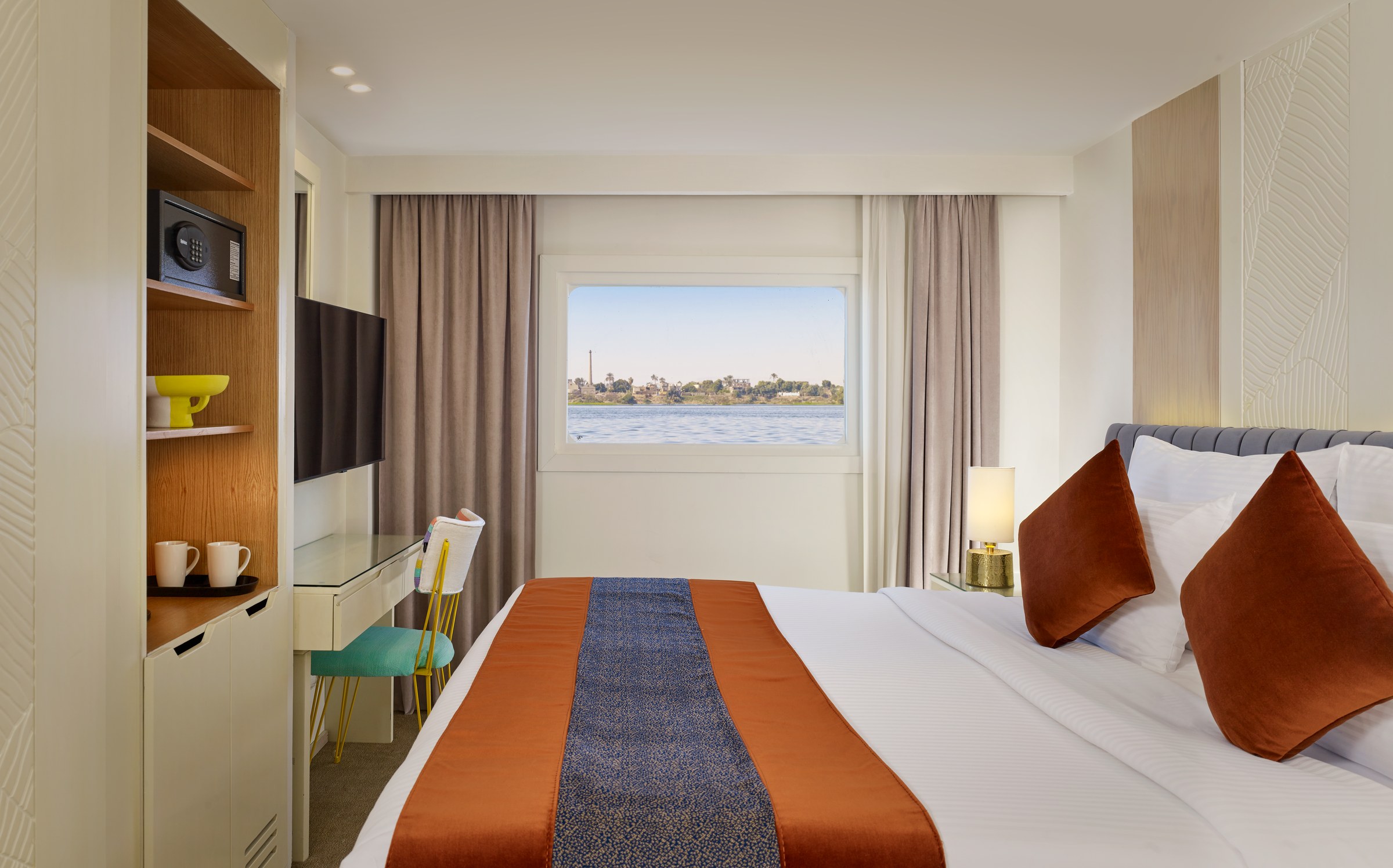 AmaDahlia Category E stateroom