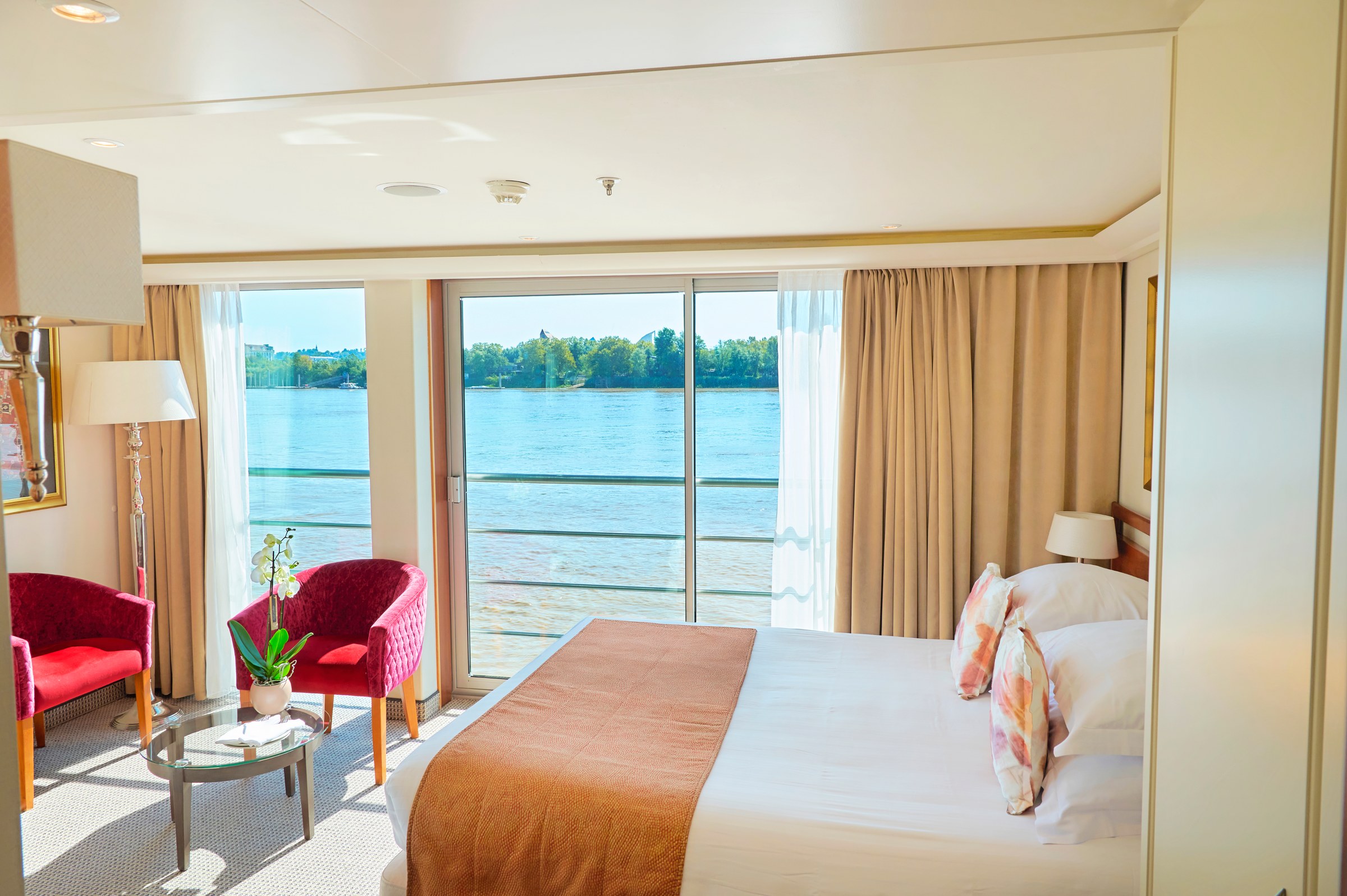 AmaDolce Category A+ French balcony stateroom