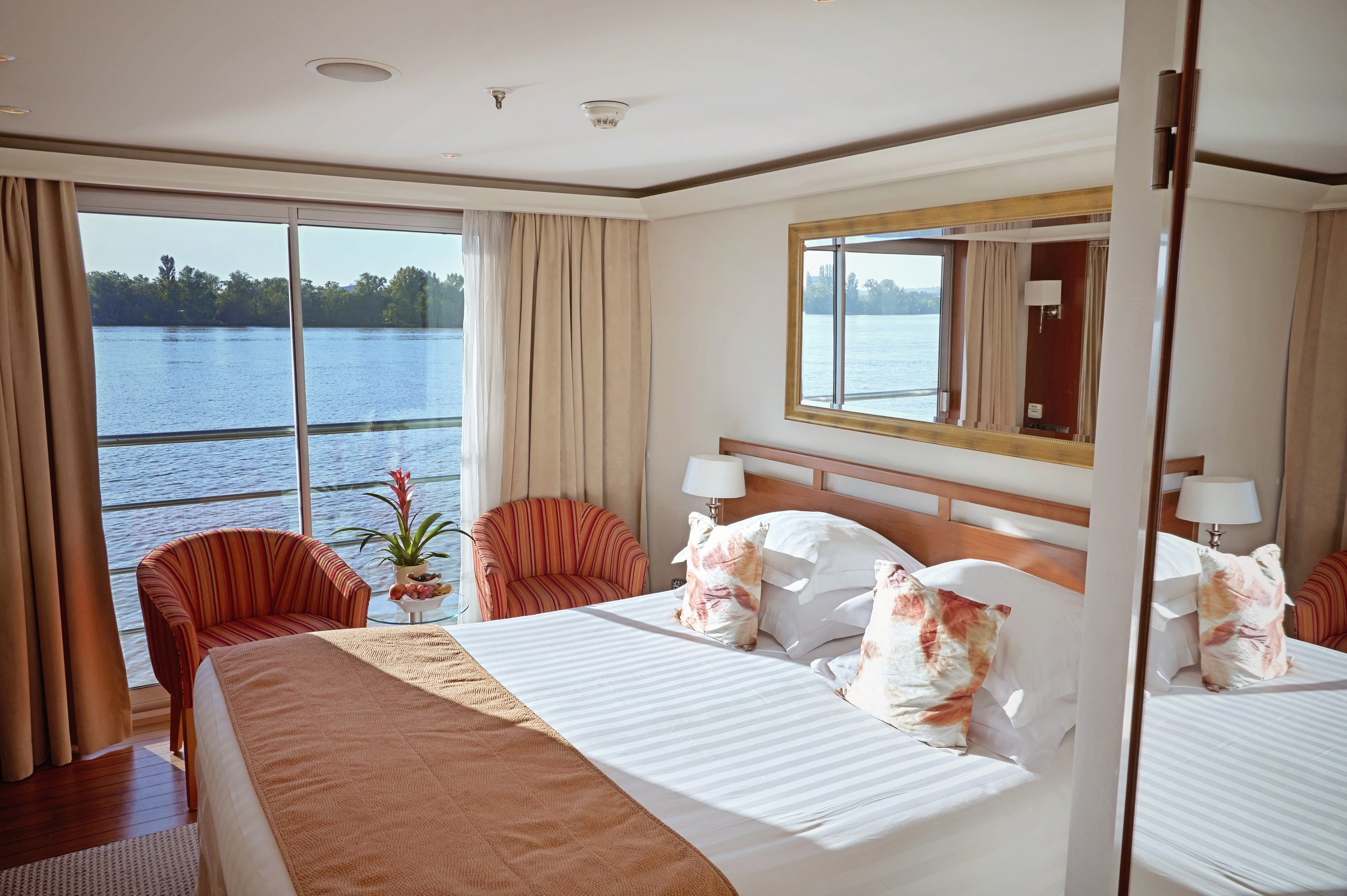 AmaDolce Category C French balcony stateroom