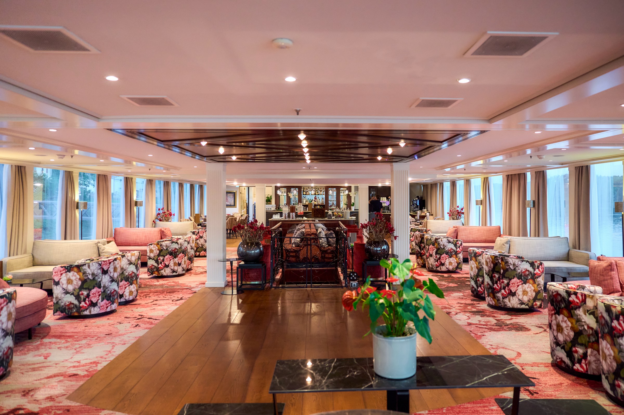AmaDolce main lounge overview
