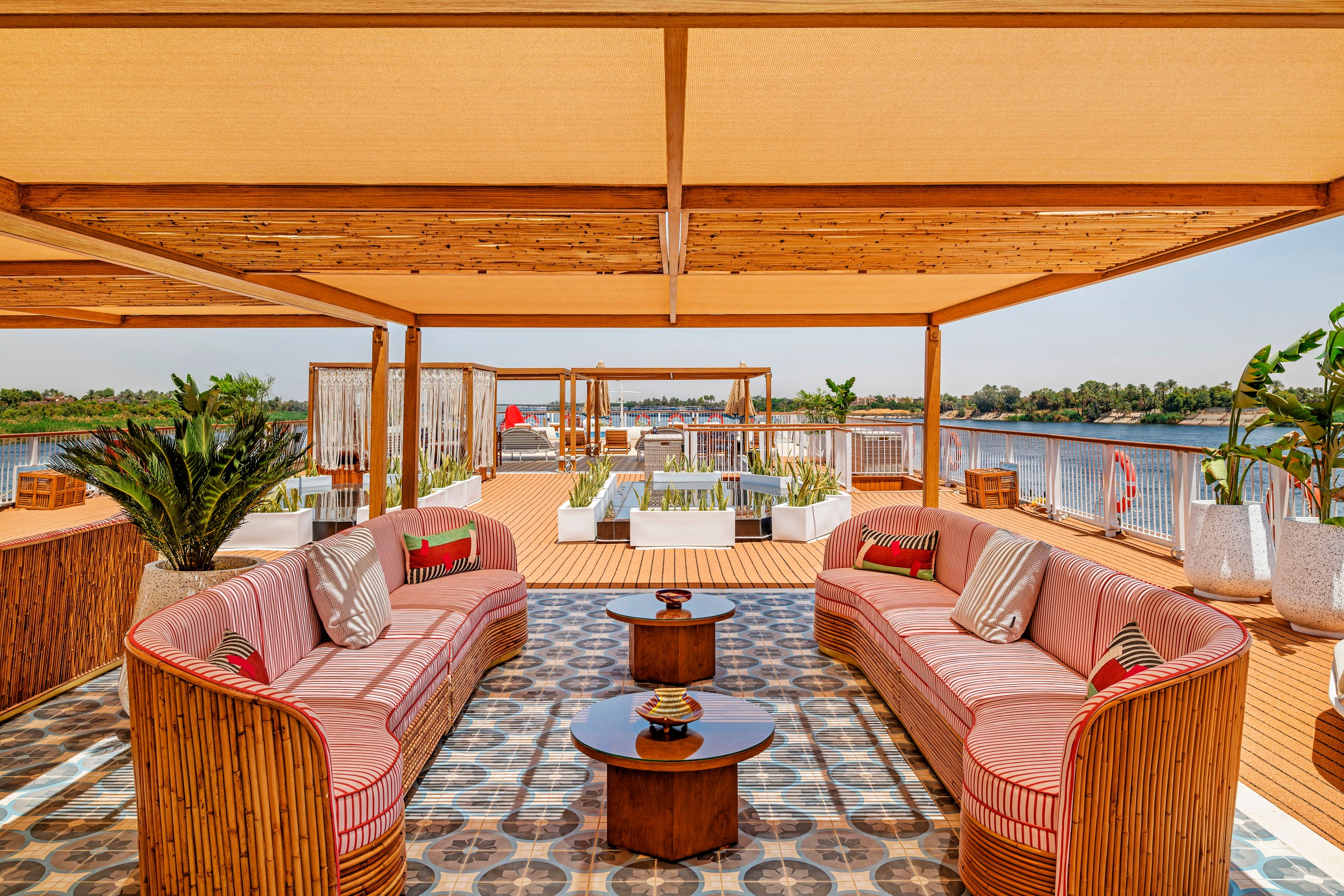 AmaLilia Sun Deck lounge