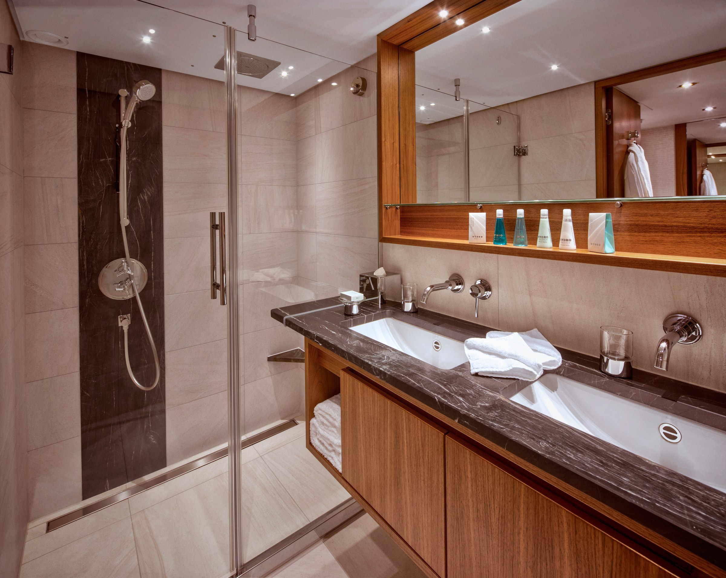 AmaMagna Category SA suite bathroom