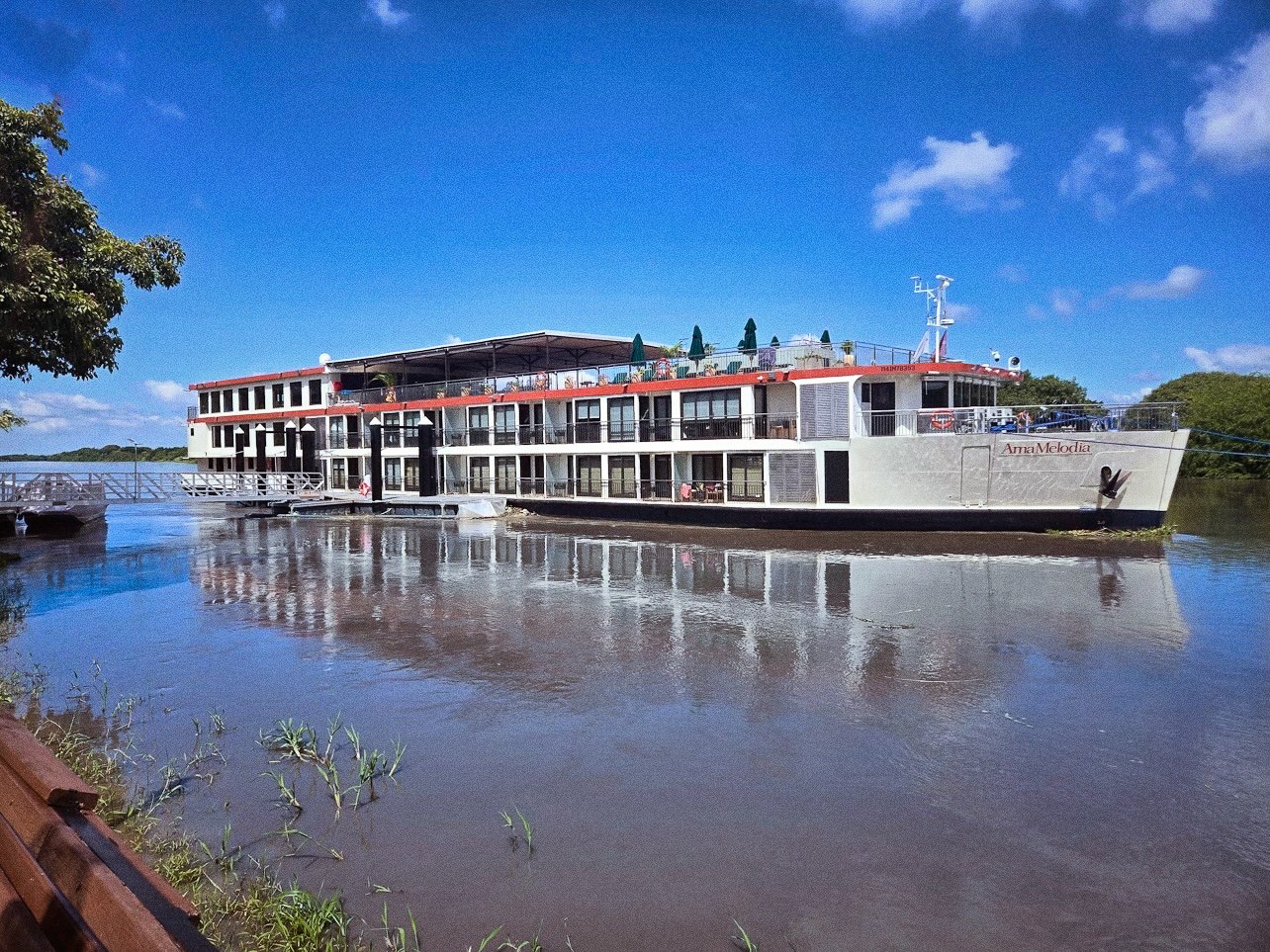 AmaMelodia on the Magdalena River