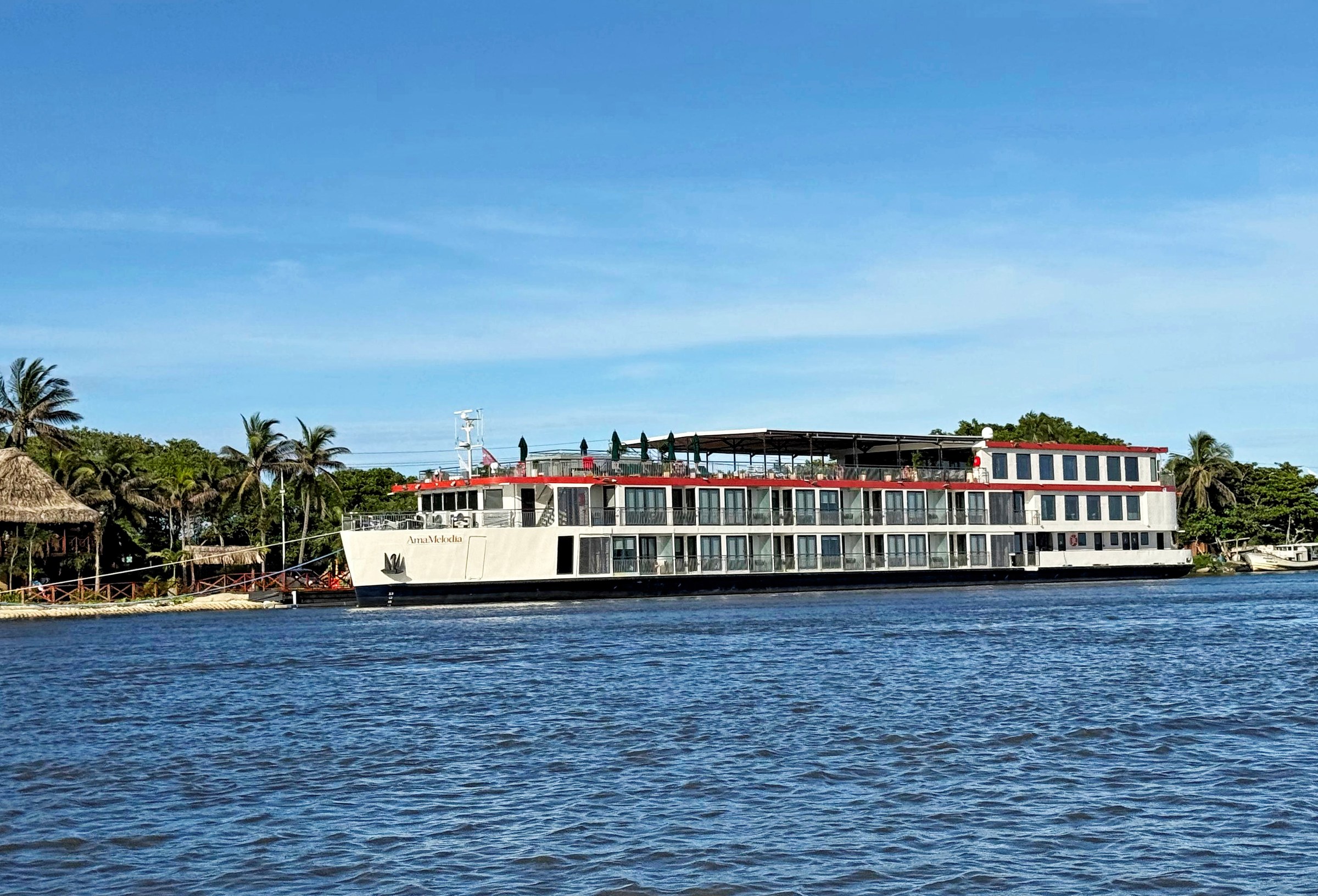 AmaMelodia on the Magdalena River
