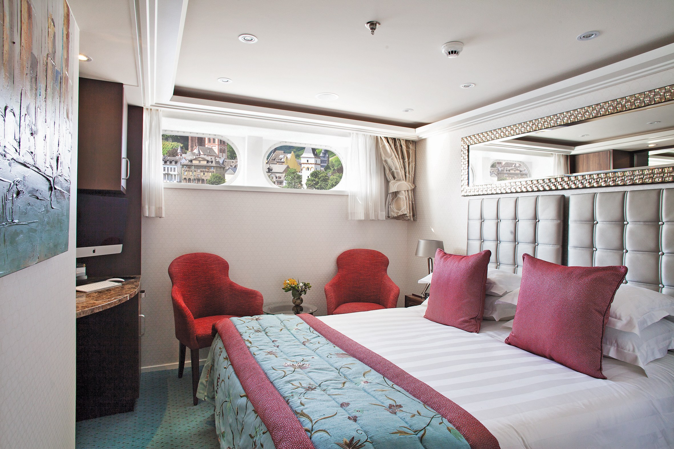 AmaReina Category D/E stateroom