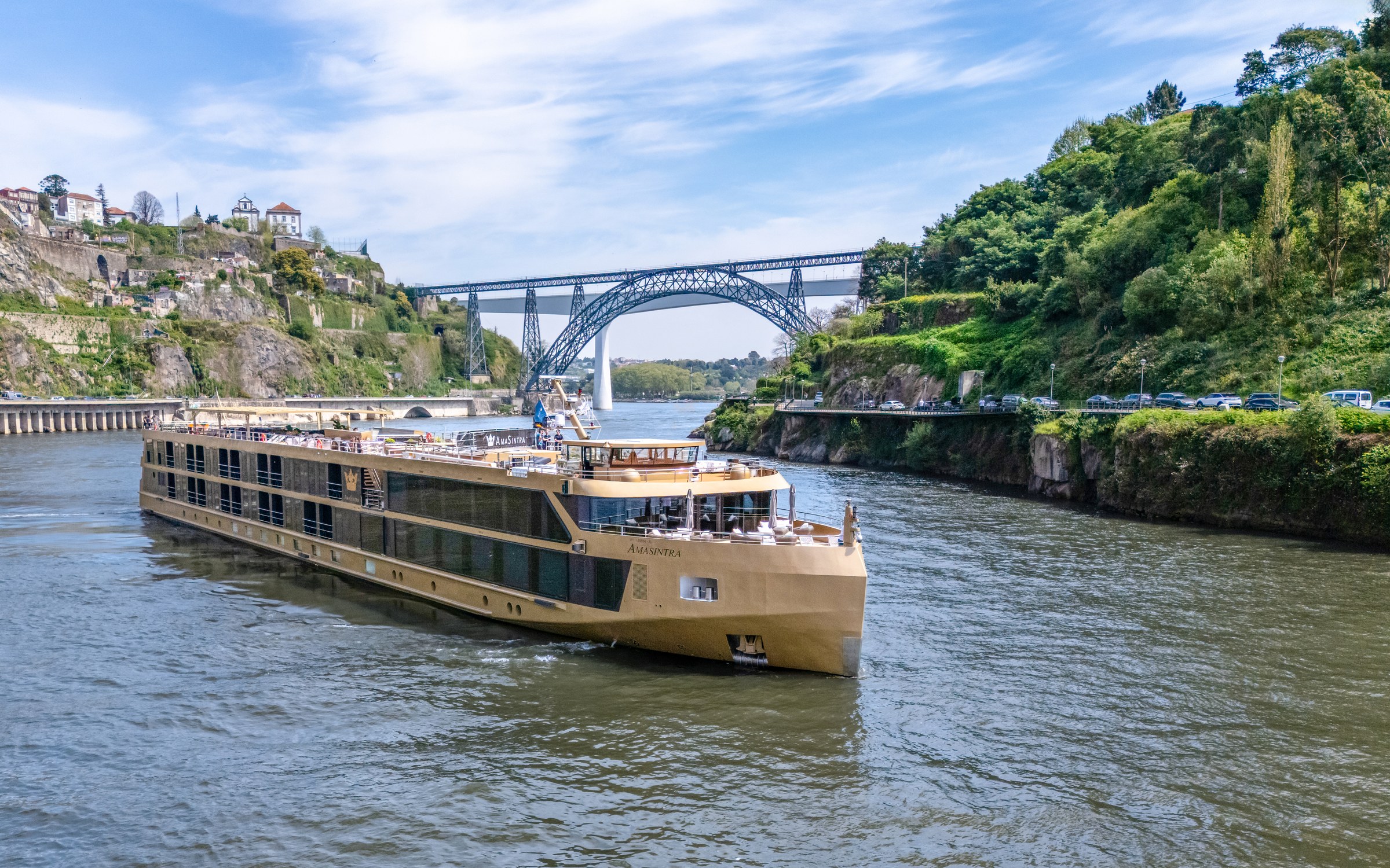 AmaSintra sailing in Porto