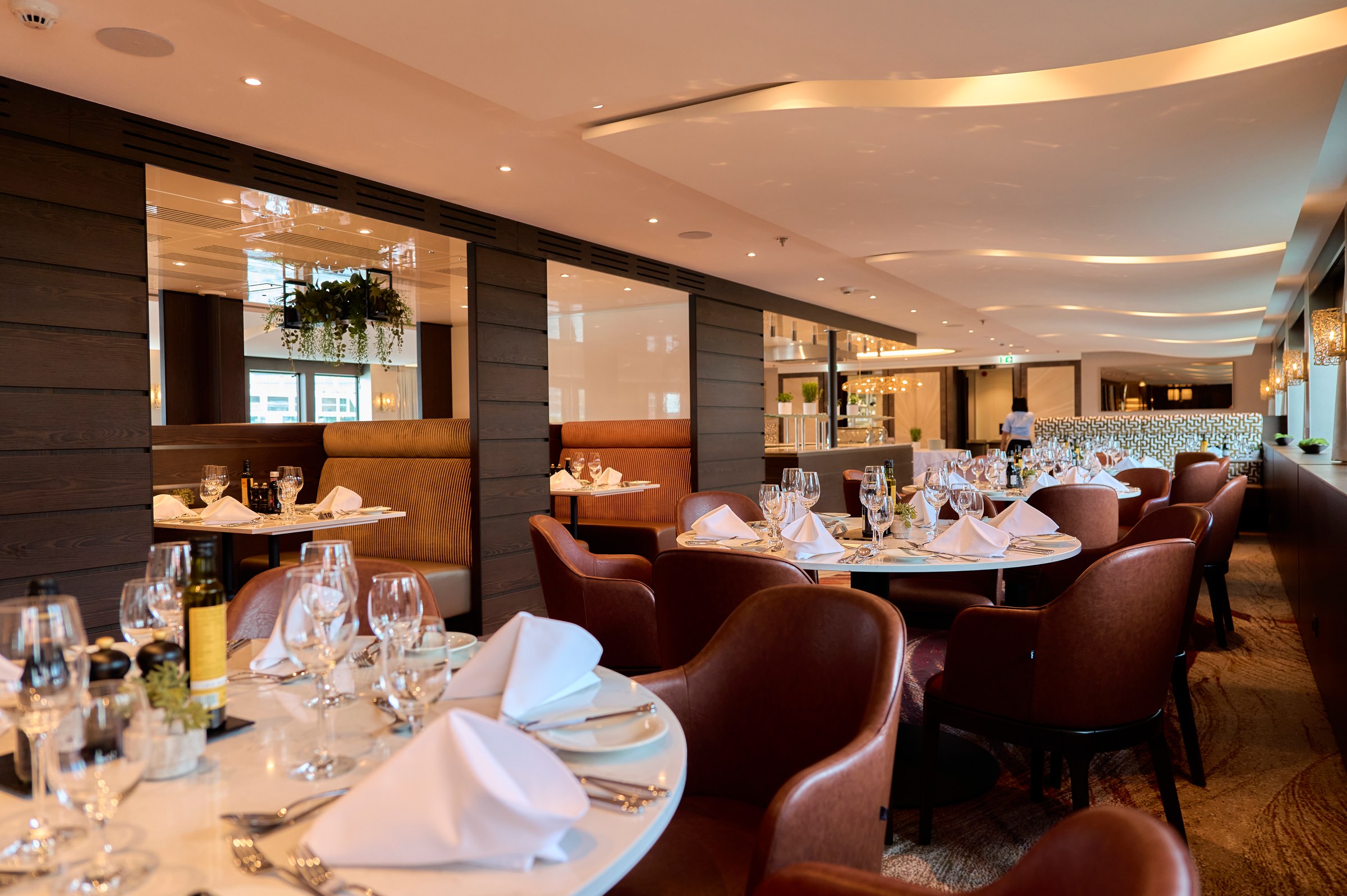 AmaSofia restaurant tables