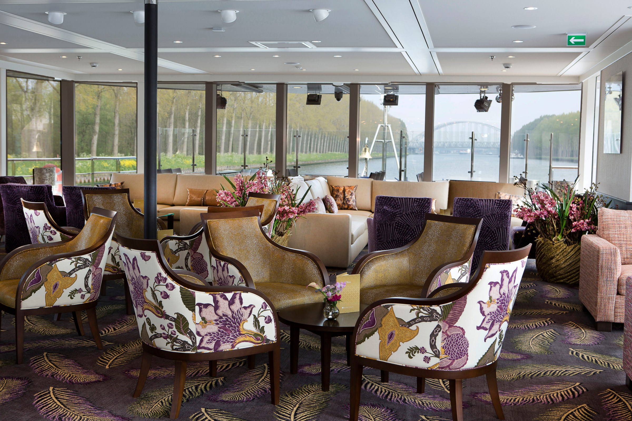 AmaSonata main lounge