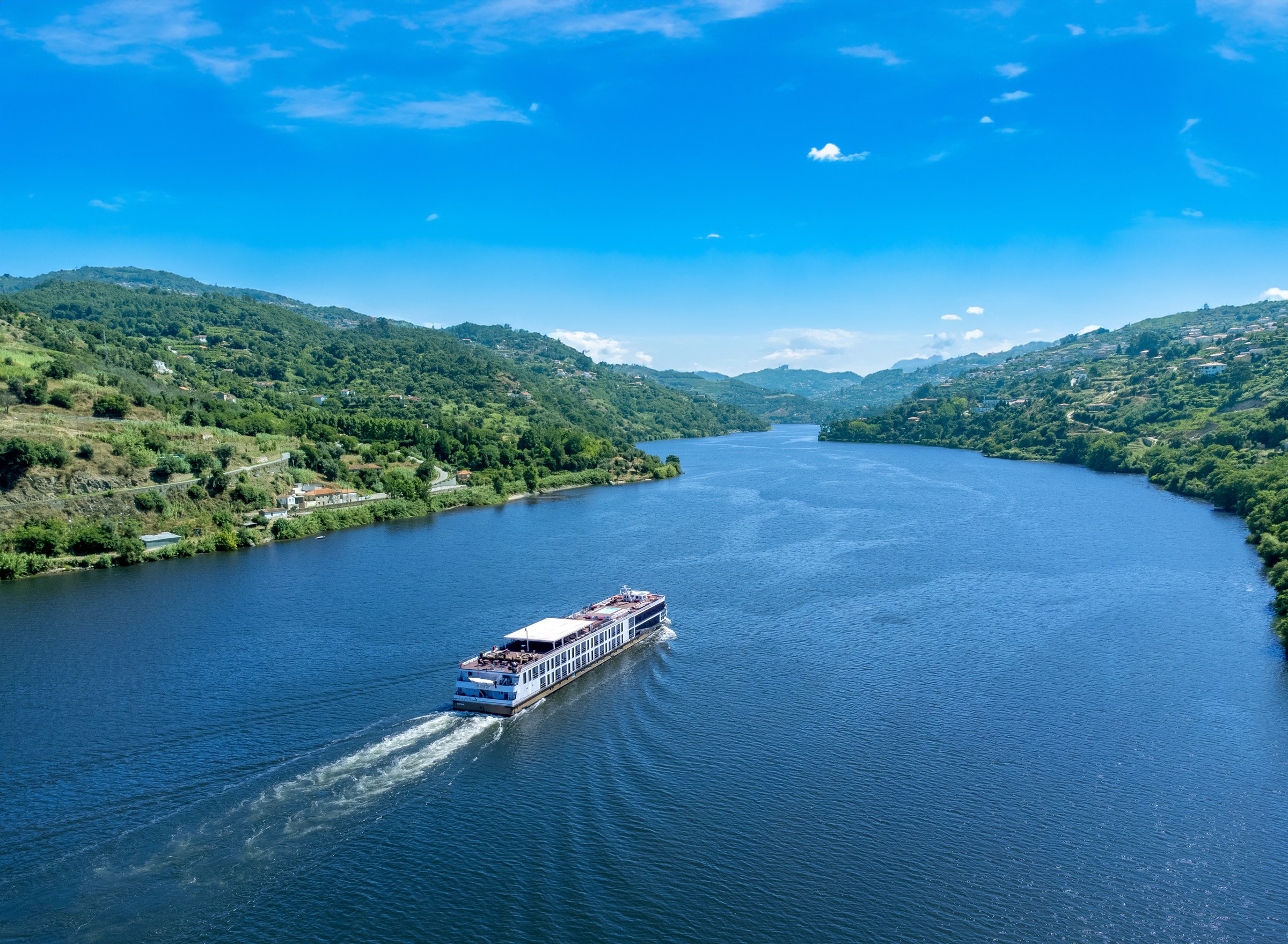 AmaVida sailing the Douro Valley