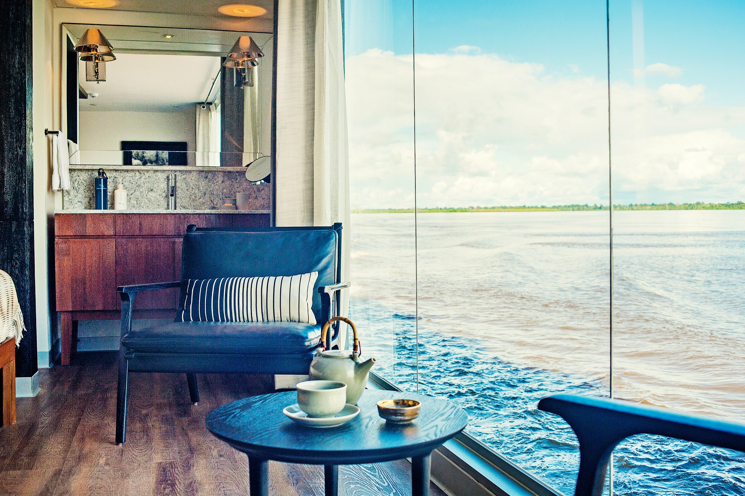 Aria Amazon – Suite bathroom with river view