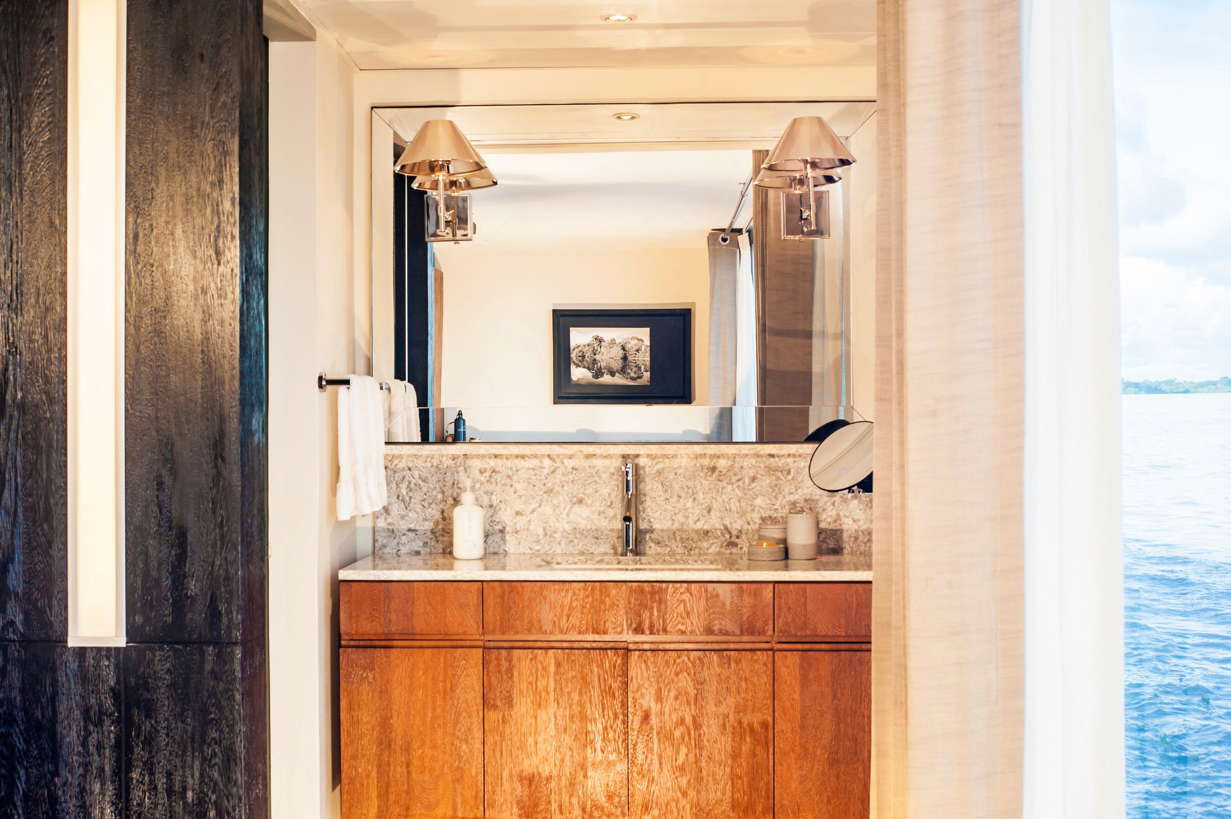 Aria Amazon – Suite bathroom