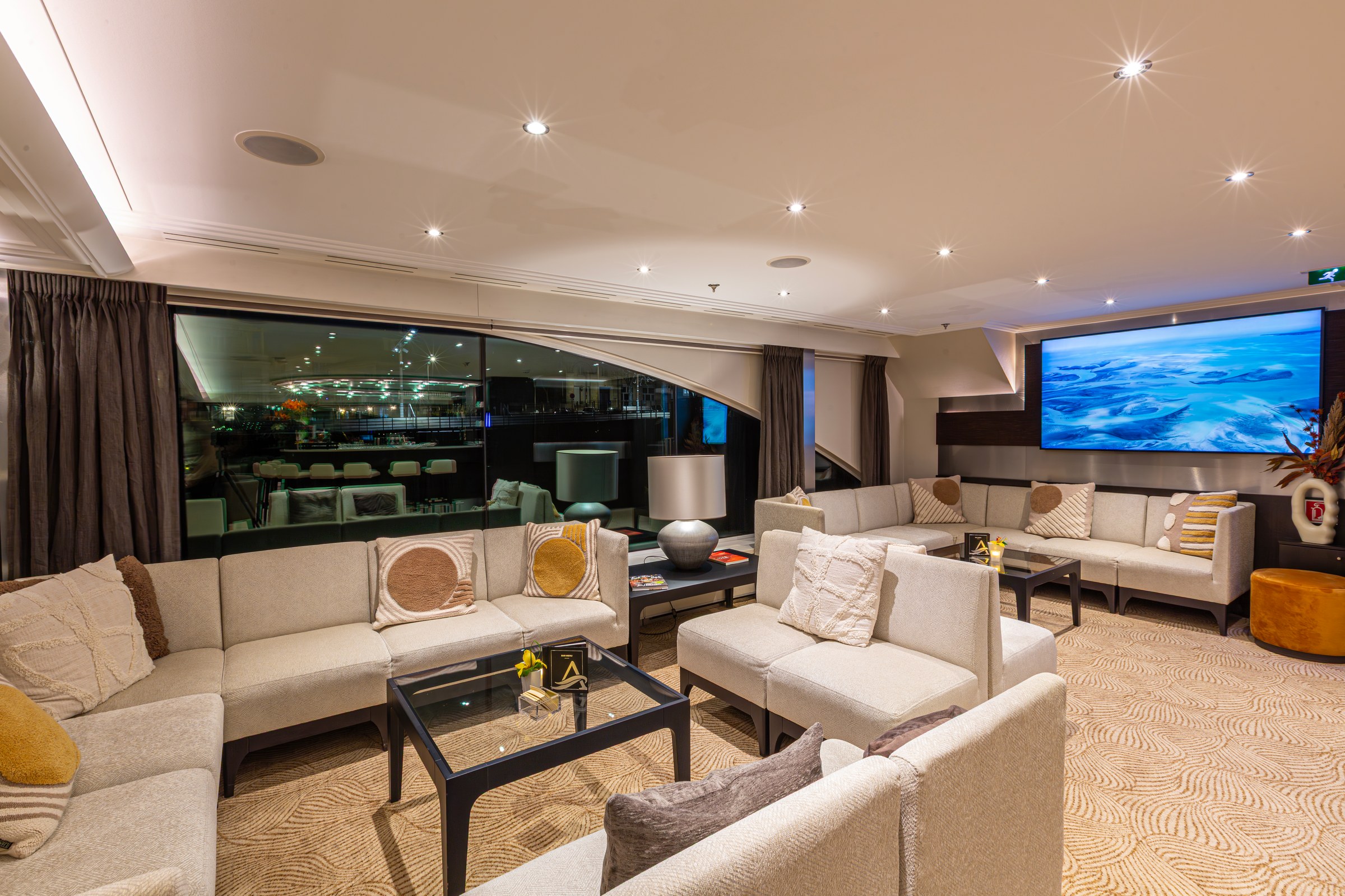 Avalon Artistry II Panorama Lounge
