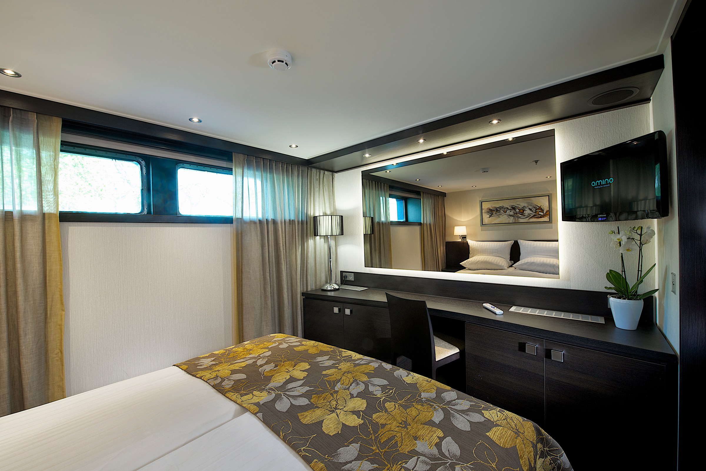 Avalon Expression Deluxe Stateroom