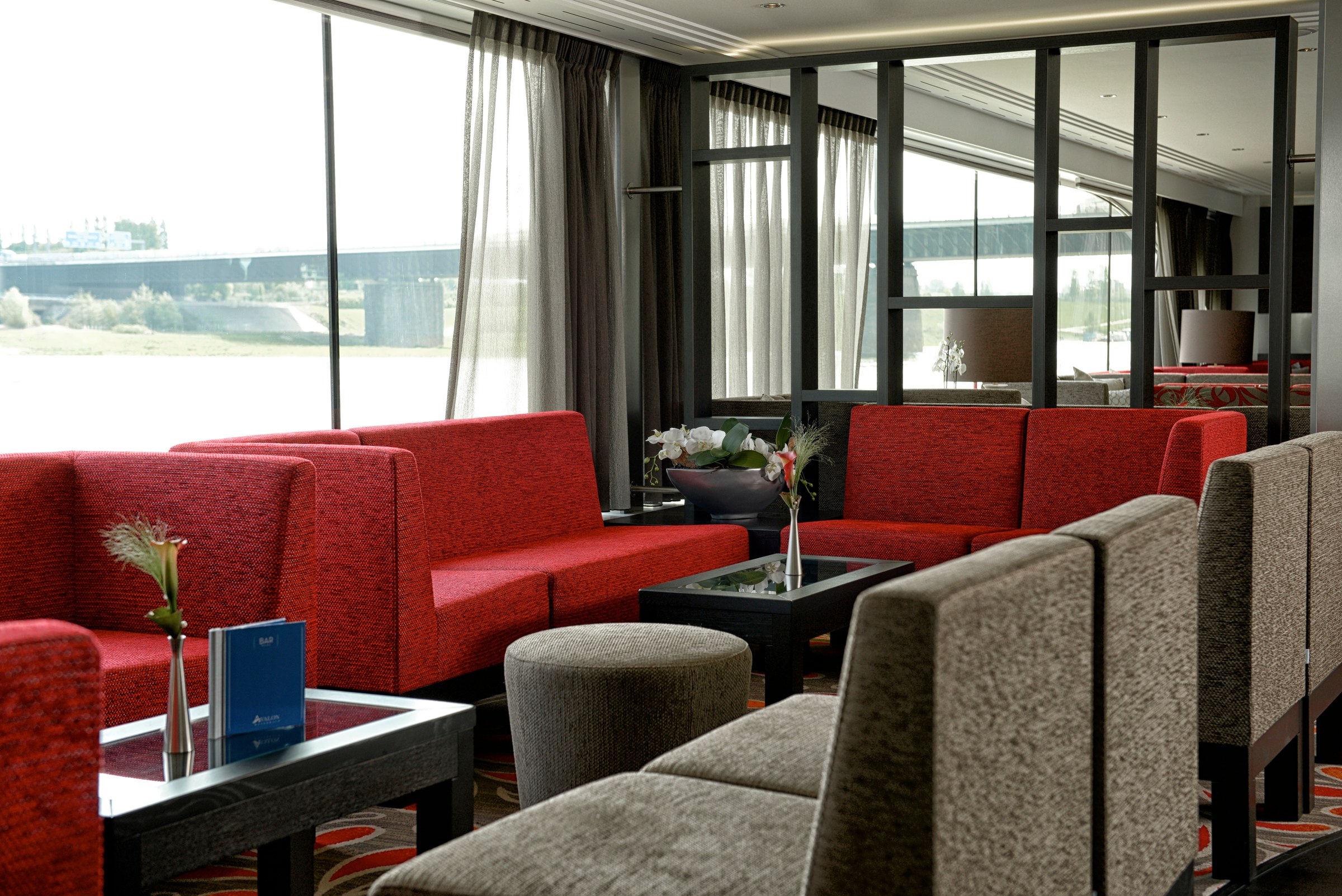 Avalon Expression Panorama Lounge
