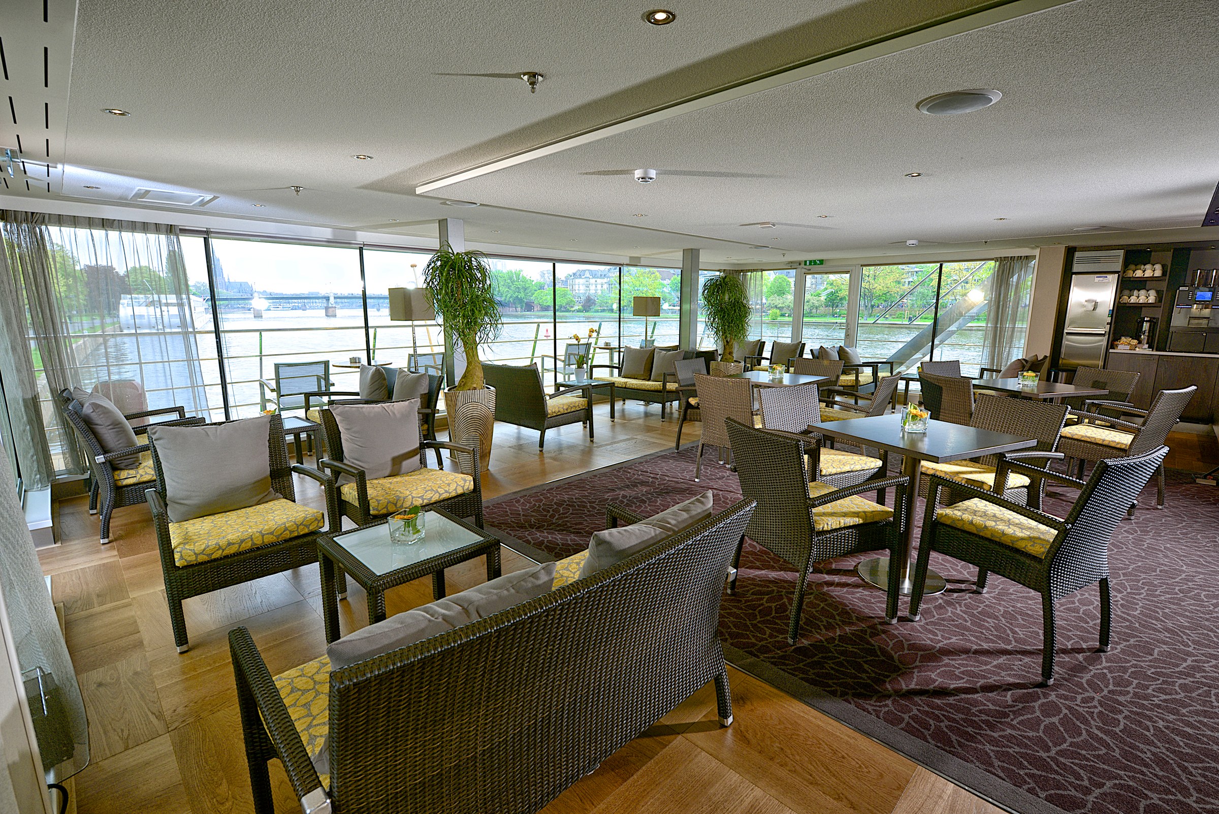 Avalon Expression Club Lounge