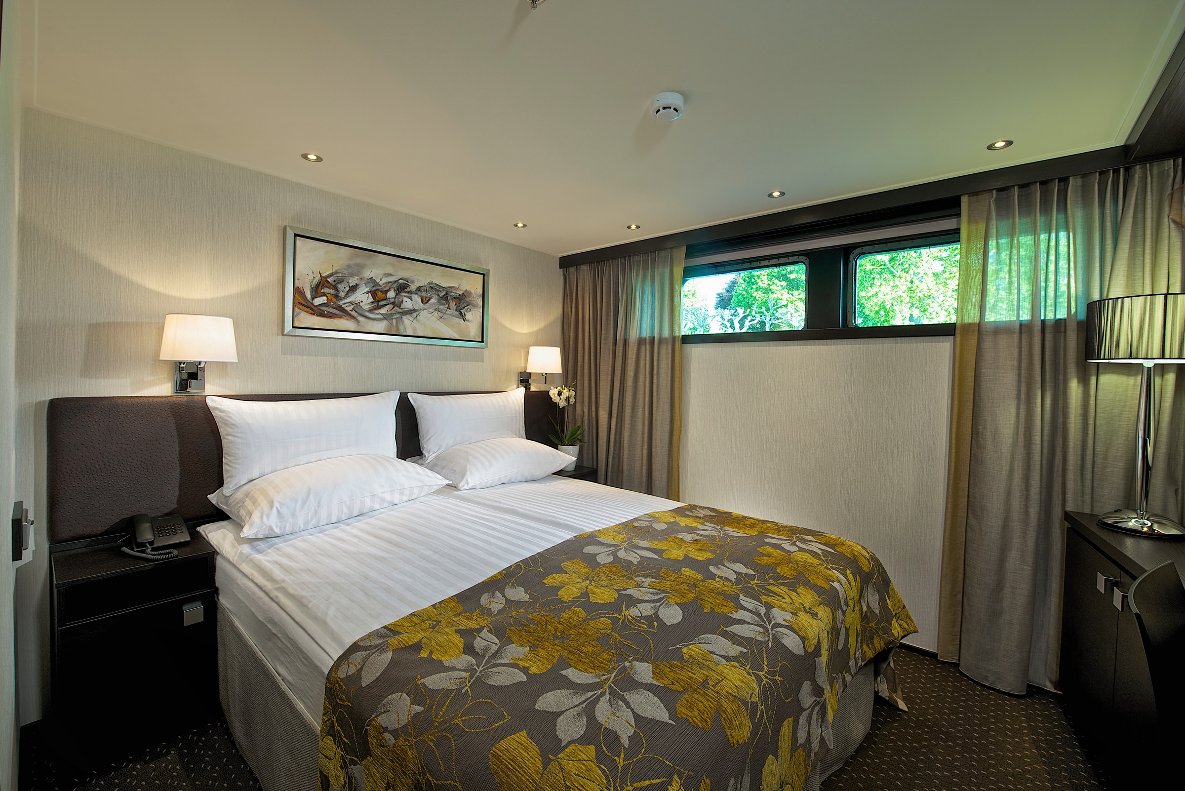 Avalon Expression Deluxe Stateroom