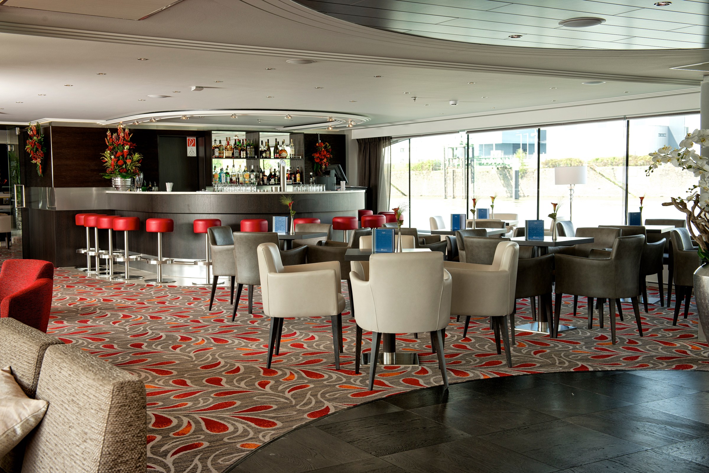 Avalon Expression Panorama Lounge