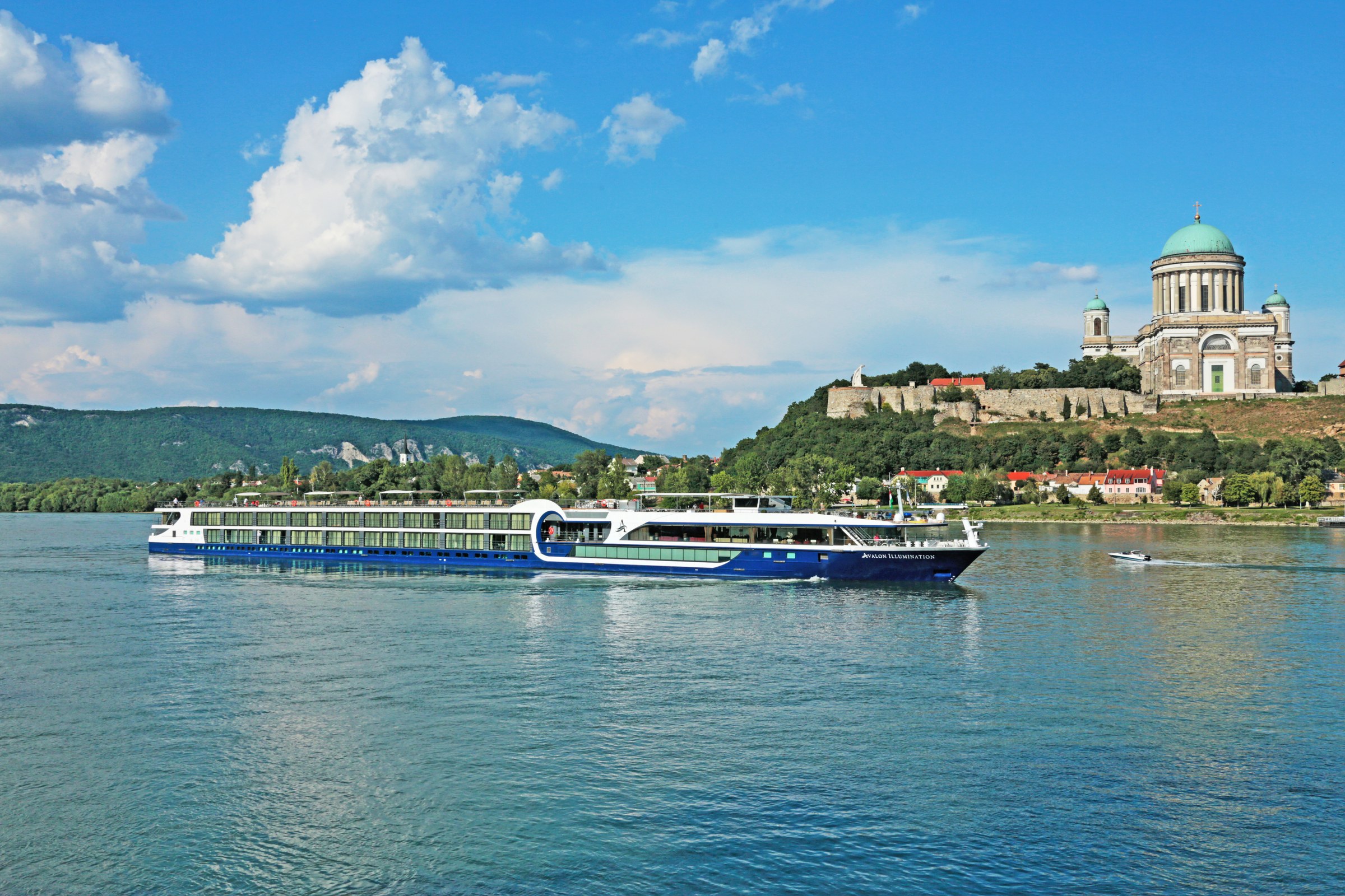 Avalon Illumination river cruise ship exterior