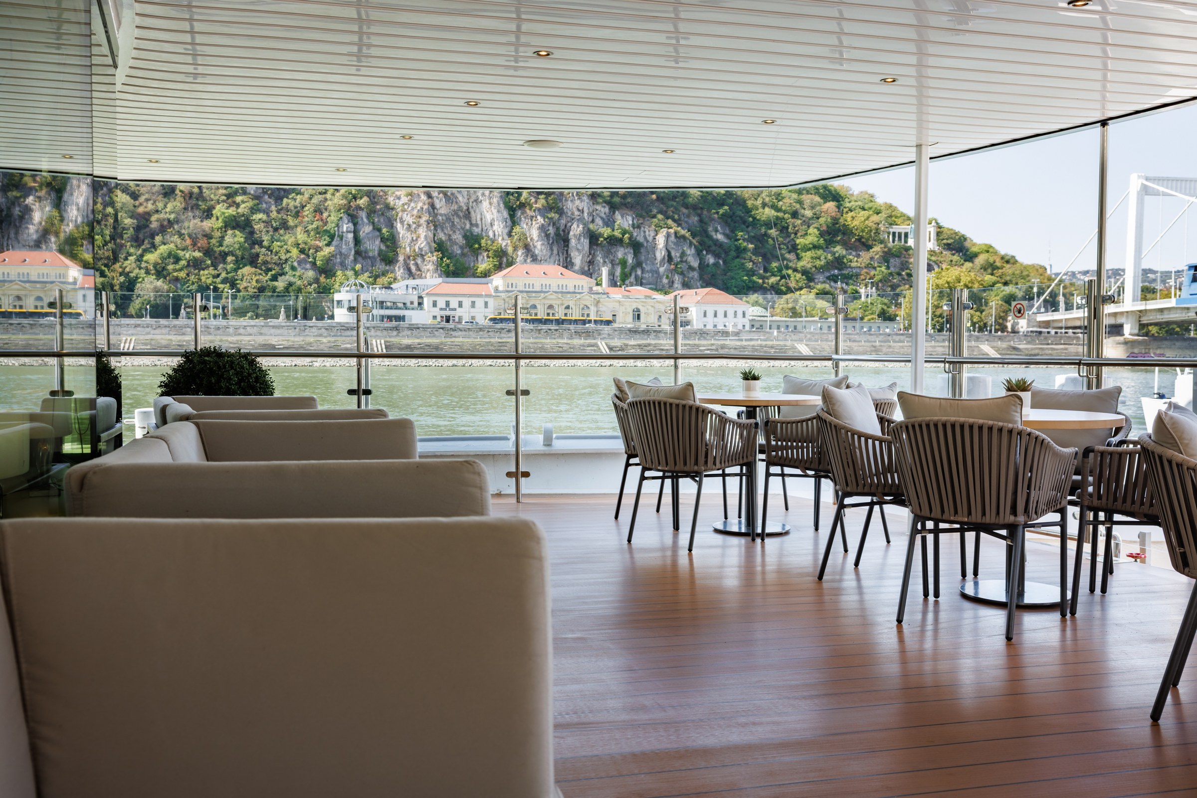 Avalon Illumination Observation Lounge