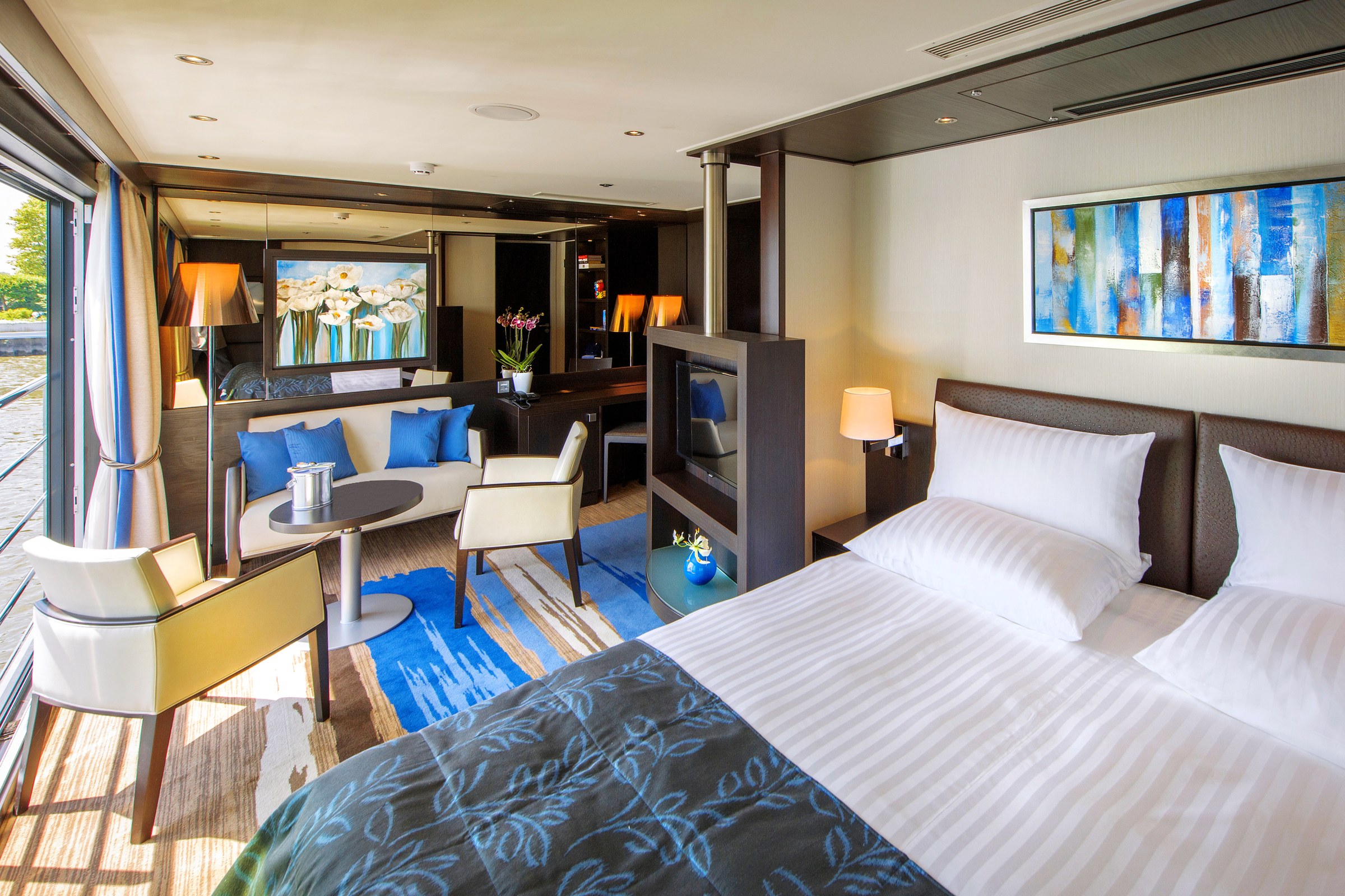 Avalon Illumination Royal Suite