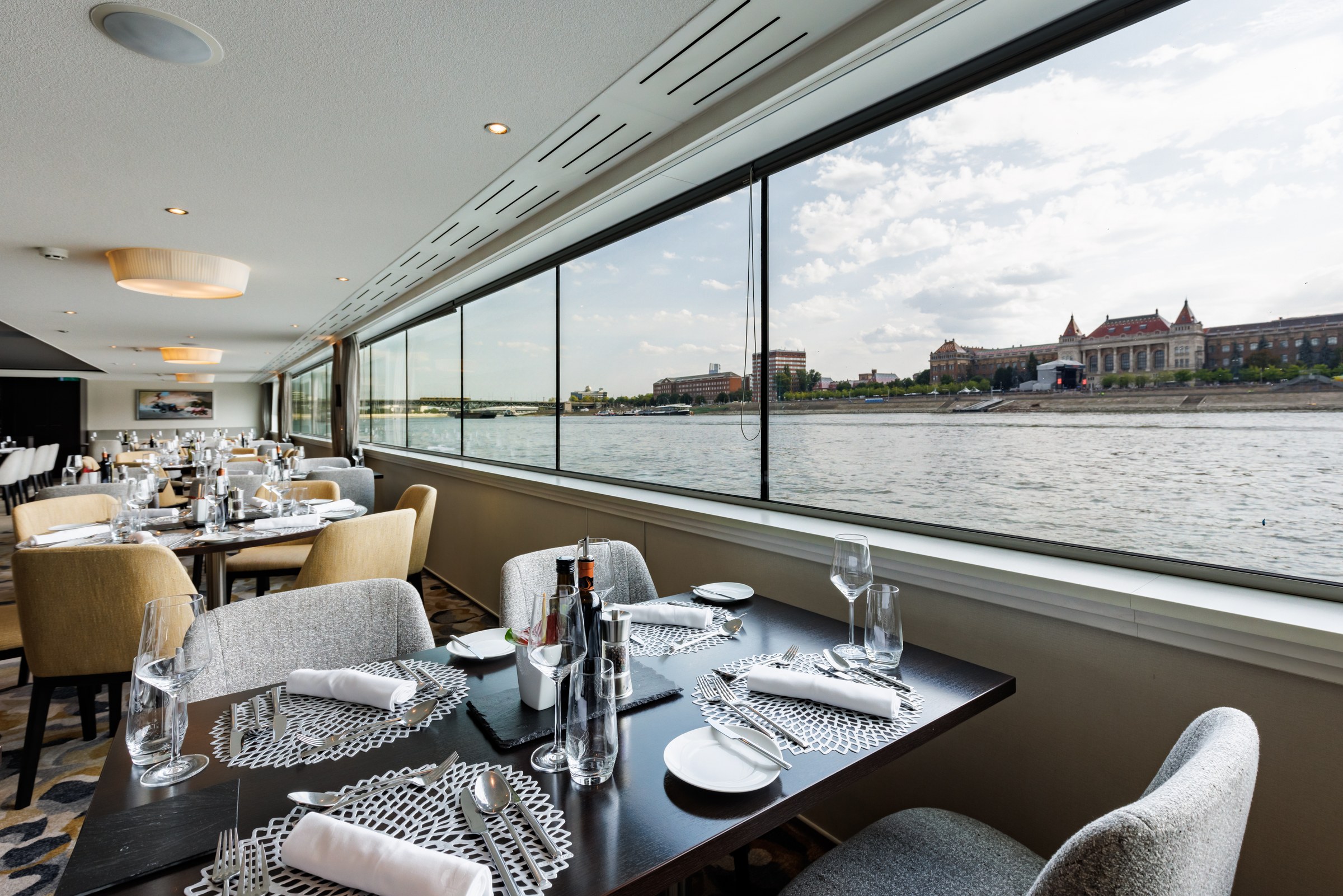Avalon Impression Dining Room