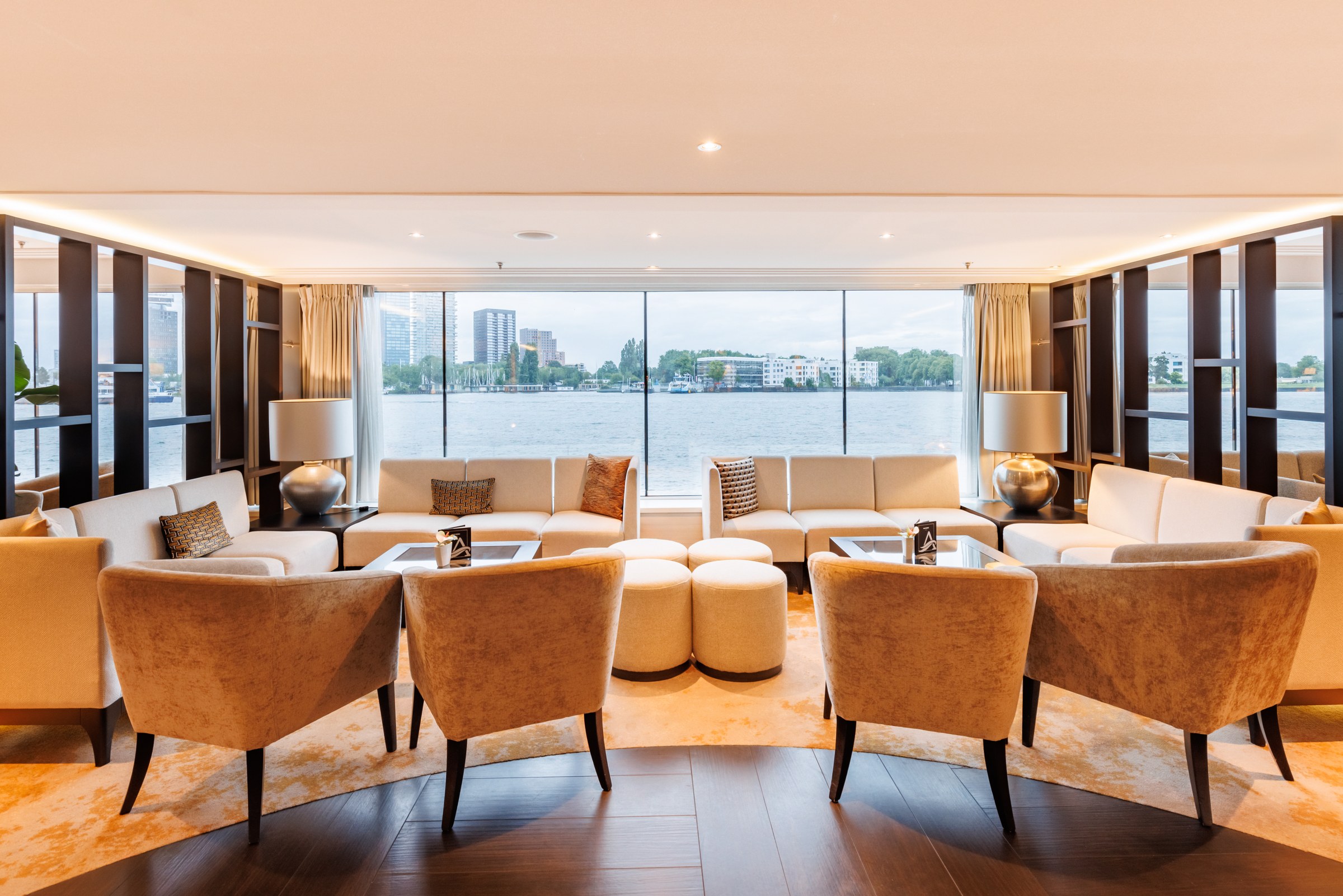 Avalon Panorama ship Lounge