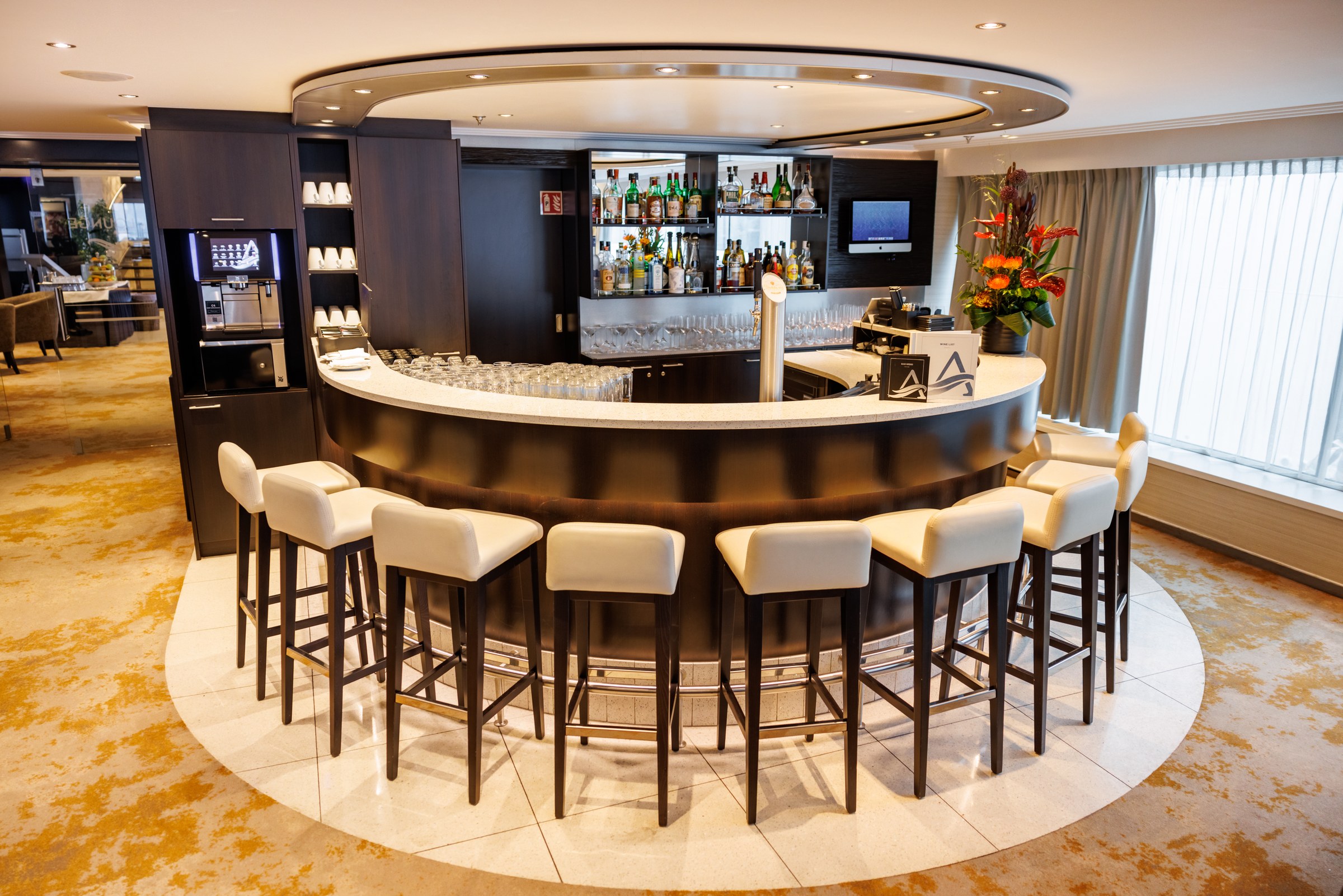 Avalon Panorama ship Lounge Bar