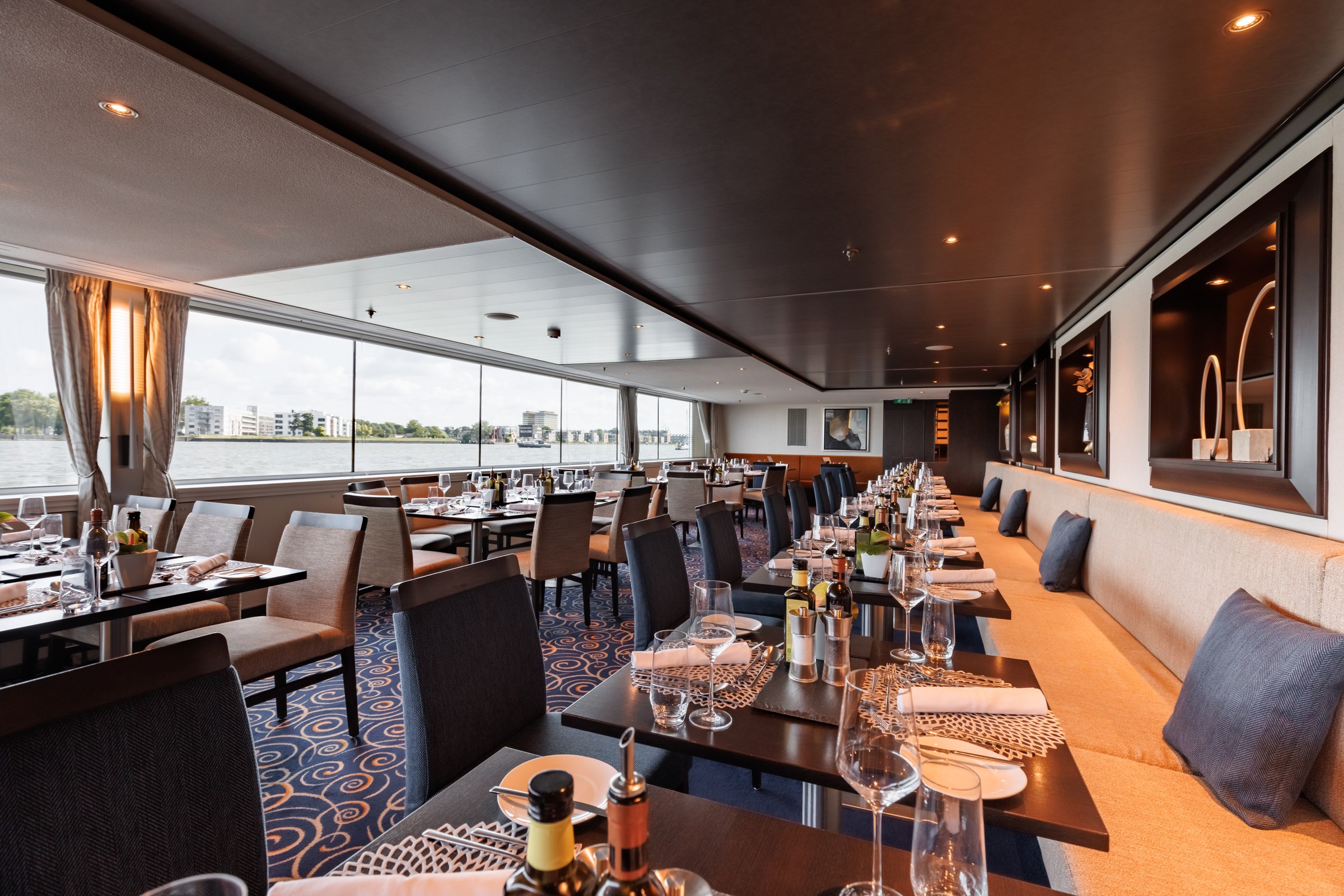 Avalon Panorama ship Dining Room