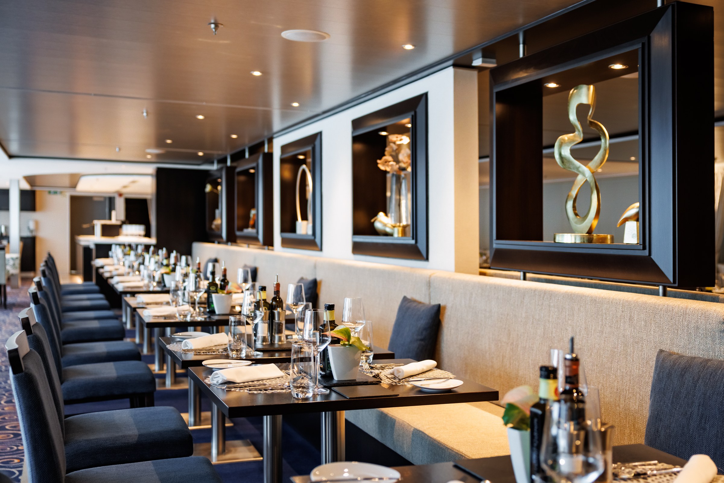 Avalon Panorama ship Dining Room