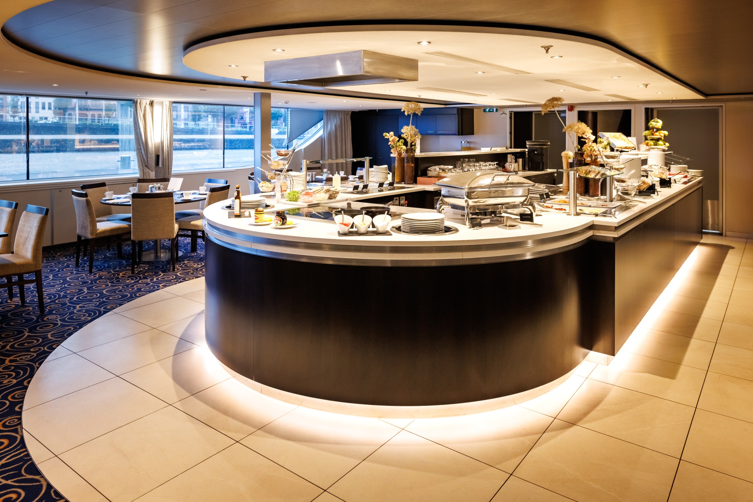 Avalon Panorama ship Dining Room
