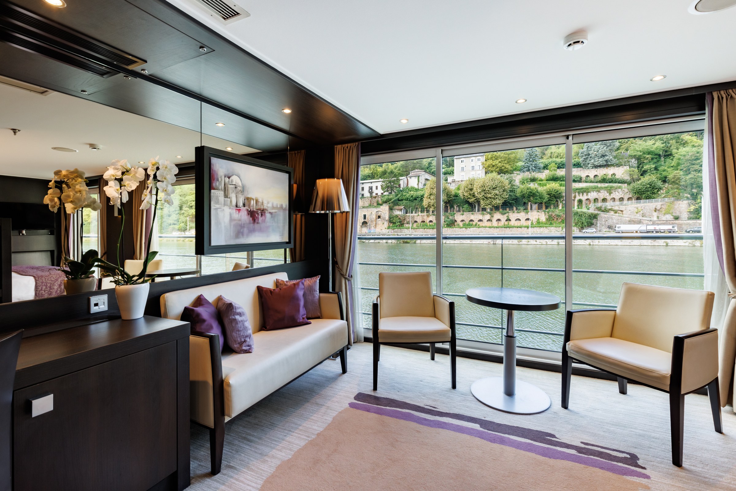 Avalon Poetry II Royal Suite