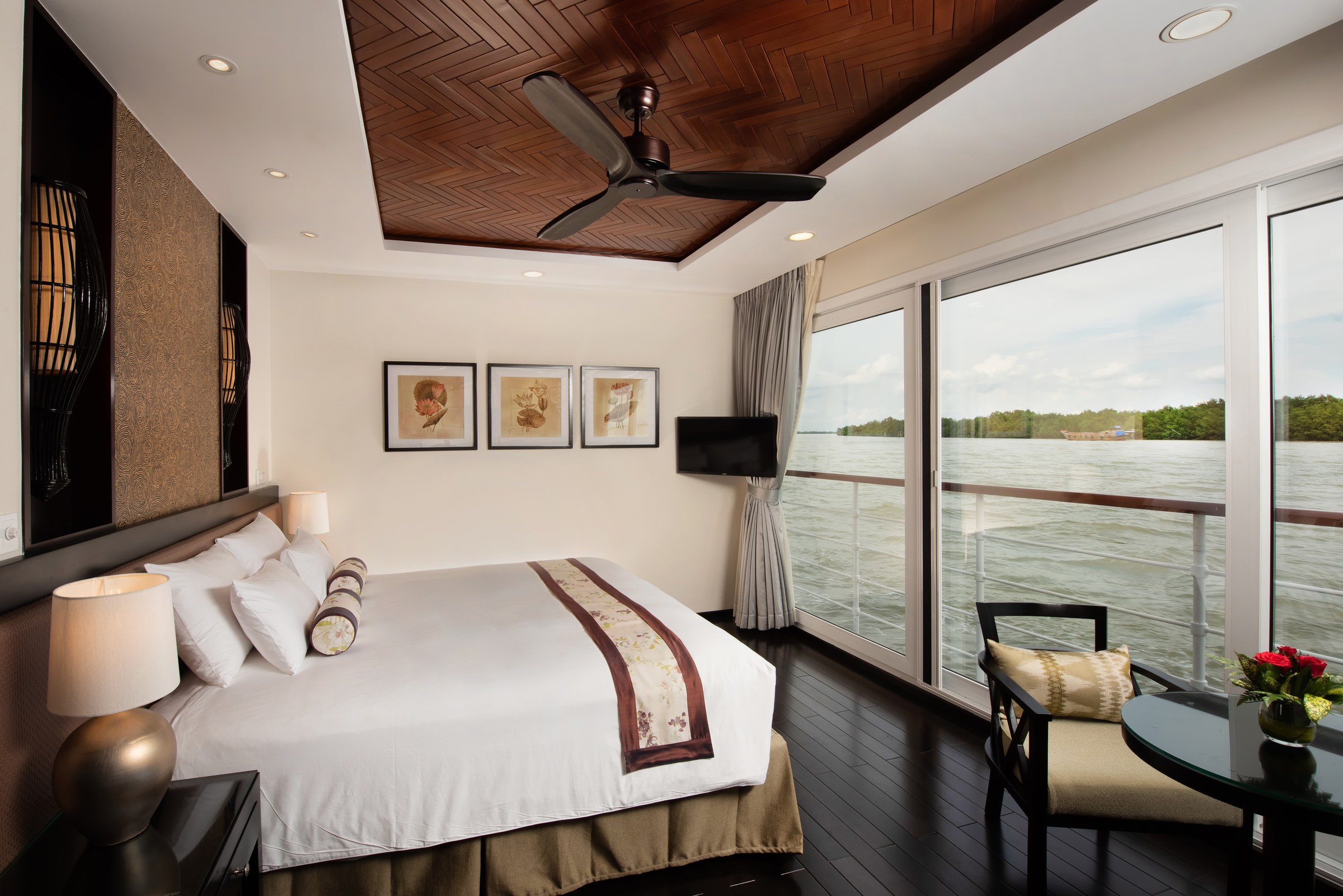Avalon Saigon Panorama Suite