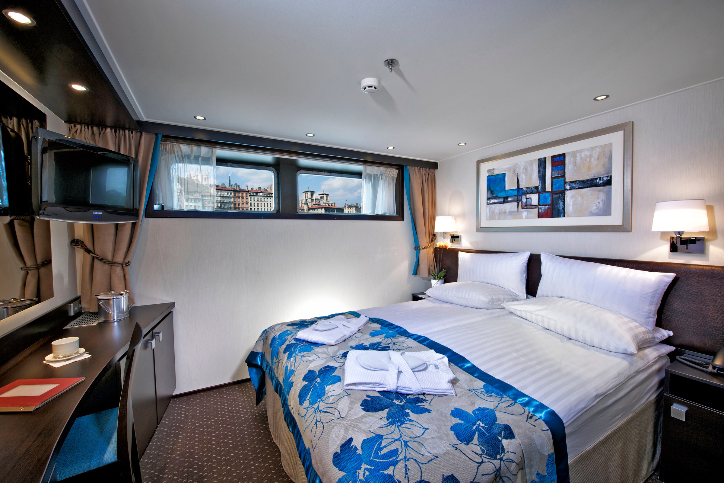 Avalon Vista Deluxe Stateroom