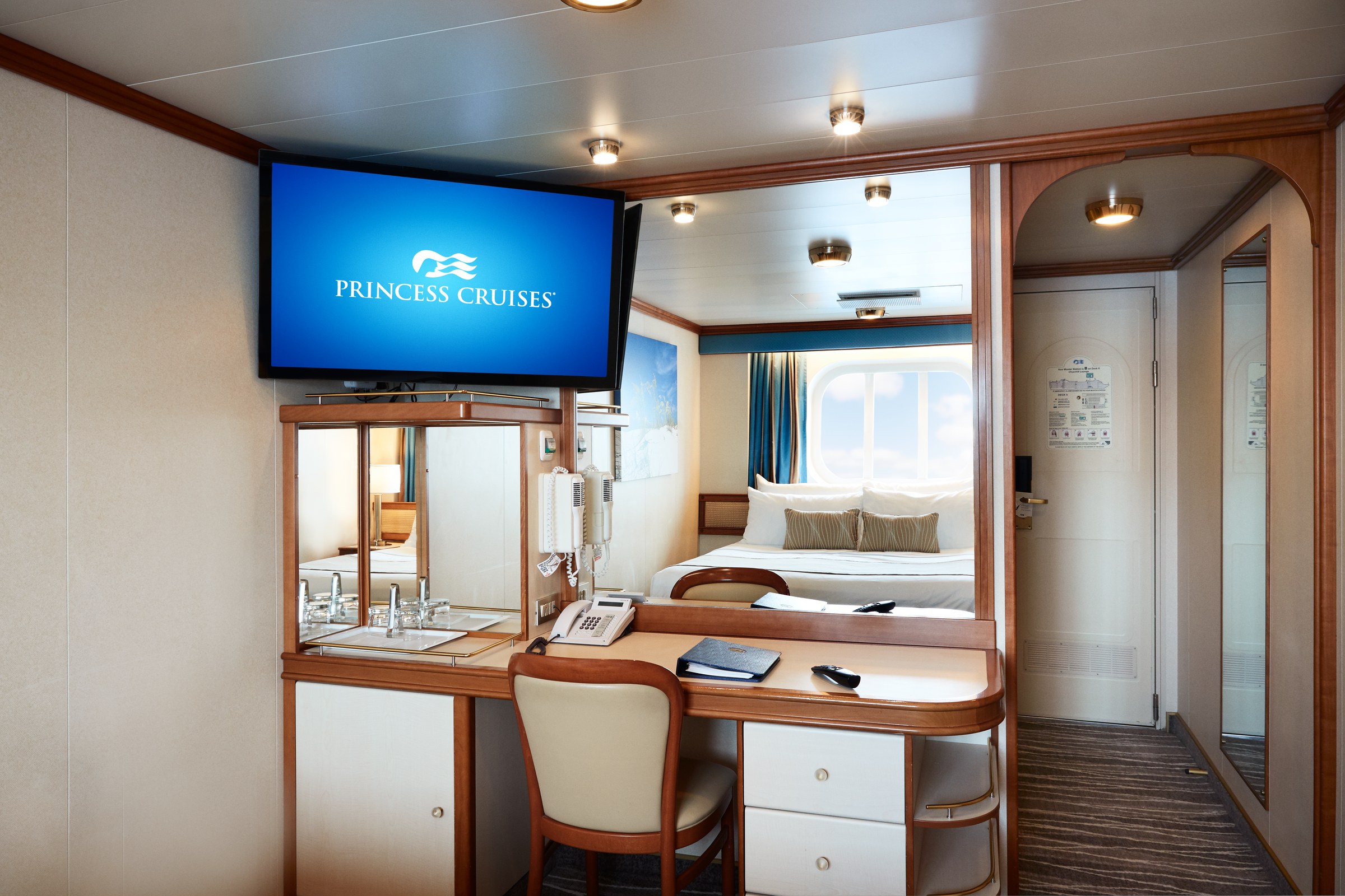 Caribbean Princess Oceanview stateroom desk area
