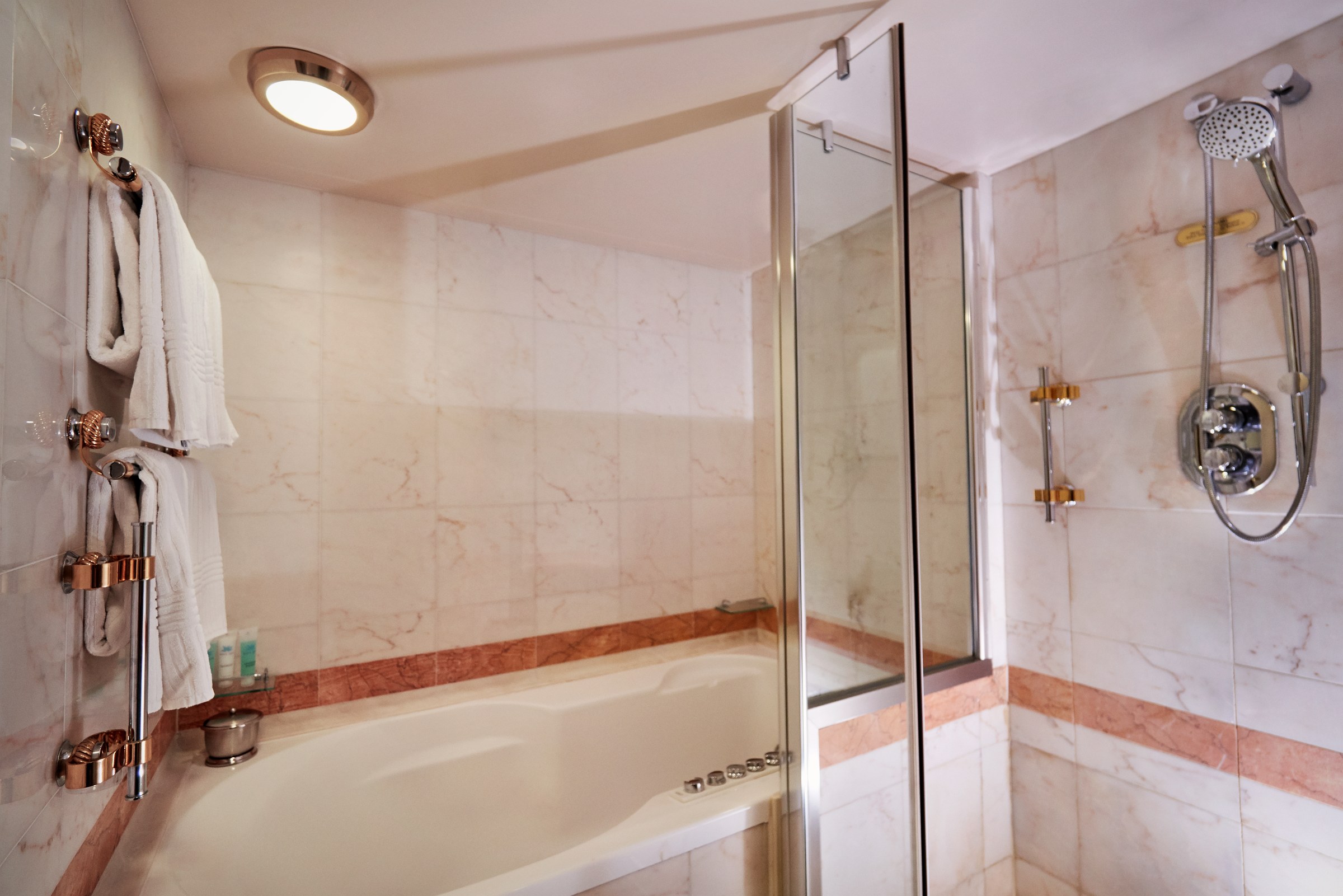 Diamond Princess suite bathroom with tub