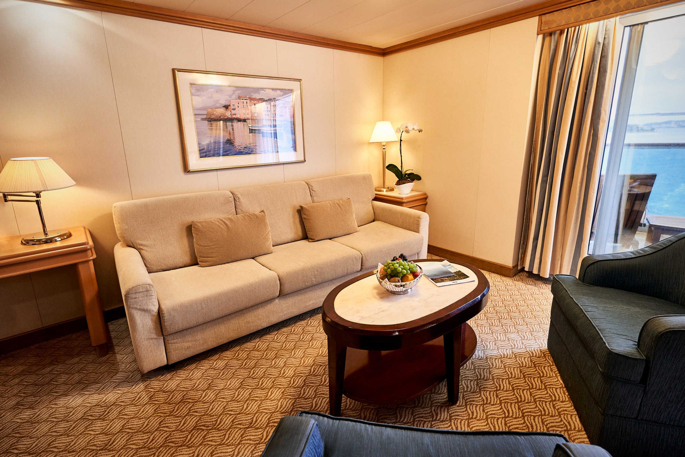 Diamond Princess suite living area
