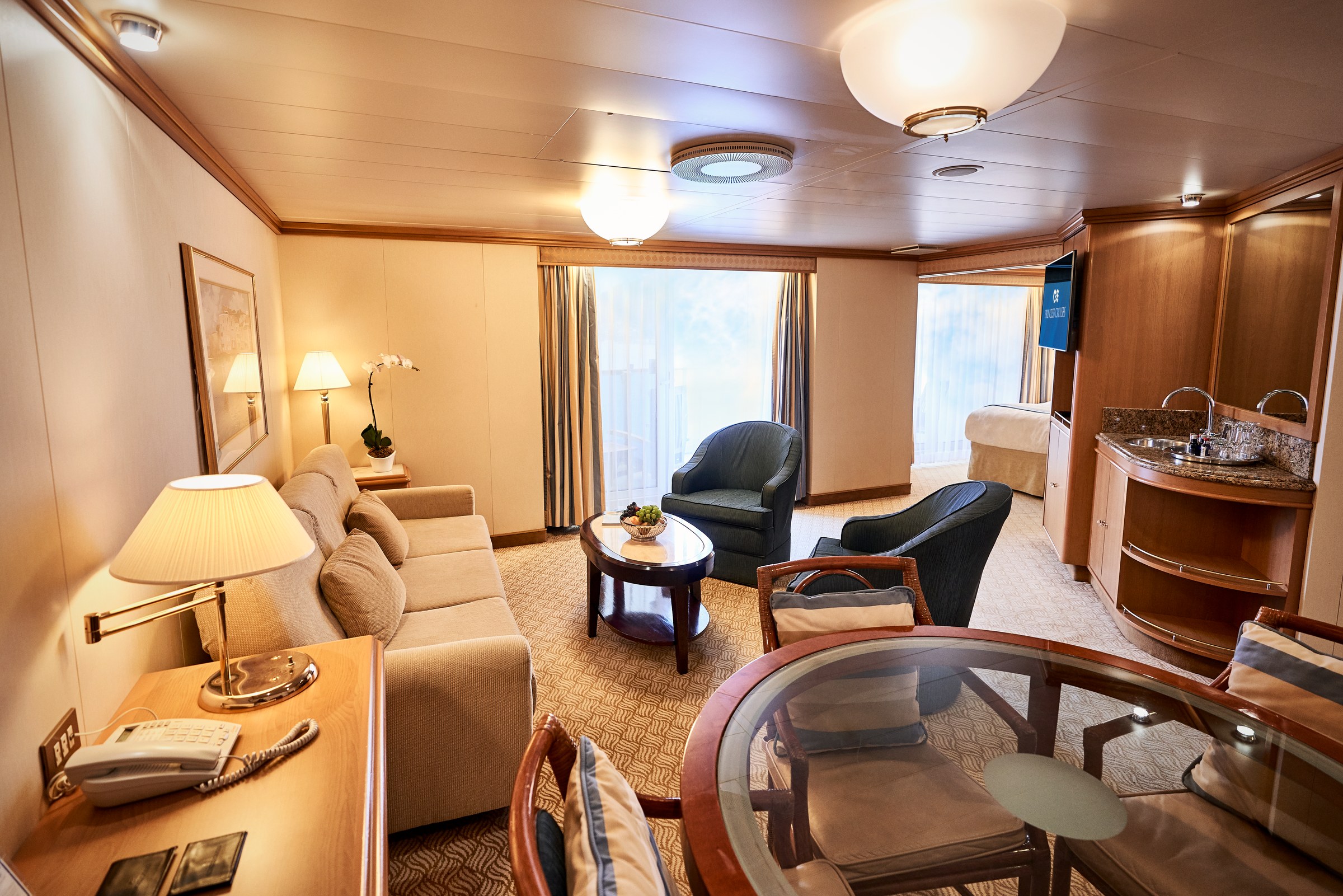 Diamond Princess suite sitting area