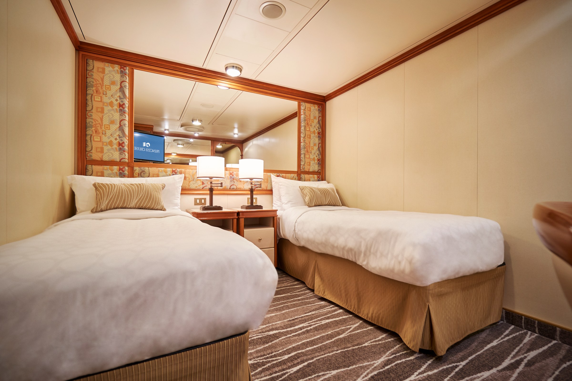 Diamond Princess Interior stateroom with twin beds
