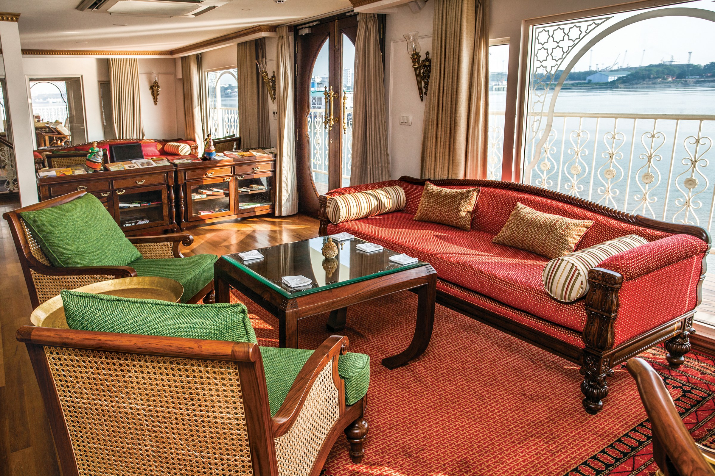 Ganges Voyager II – Governor's Lounge
