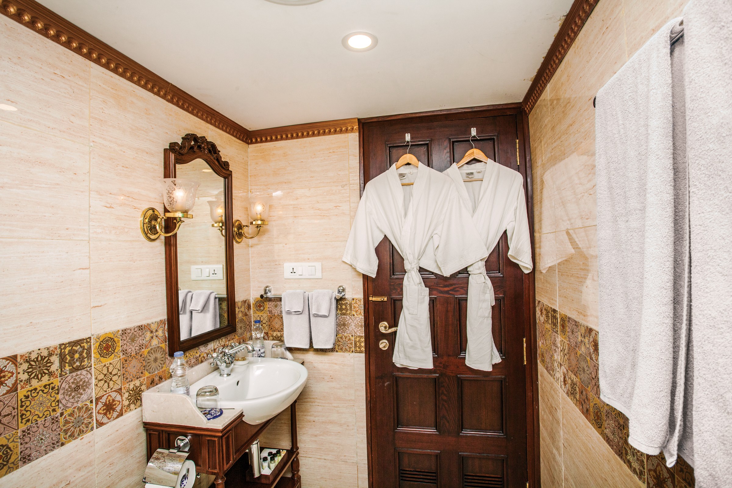 Ganges Voyager II – Signature Suite bathroom