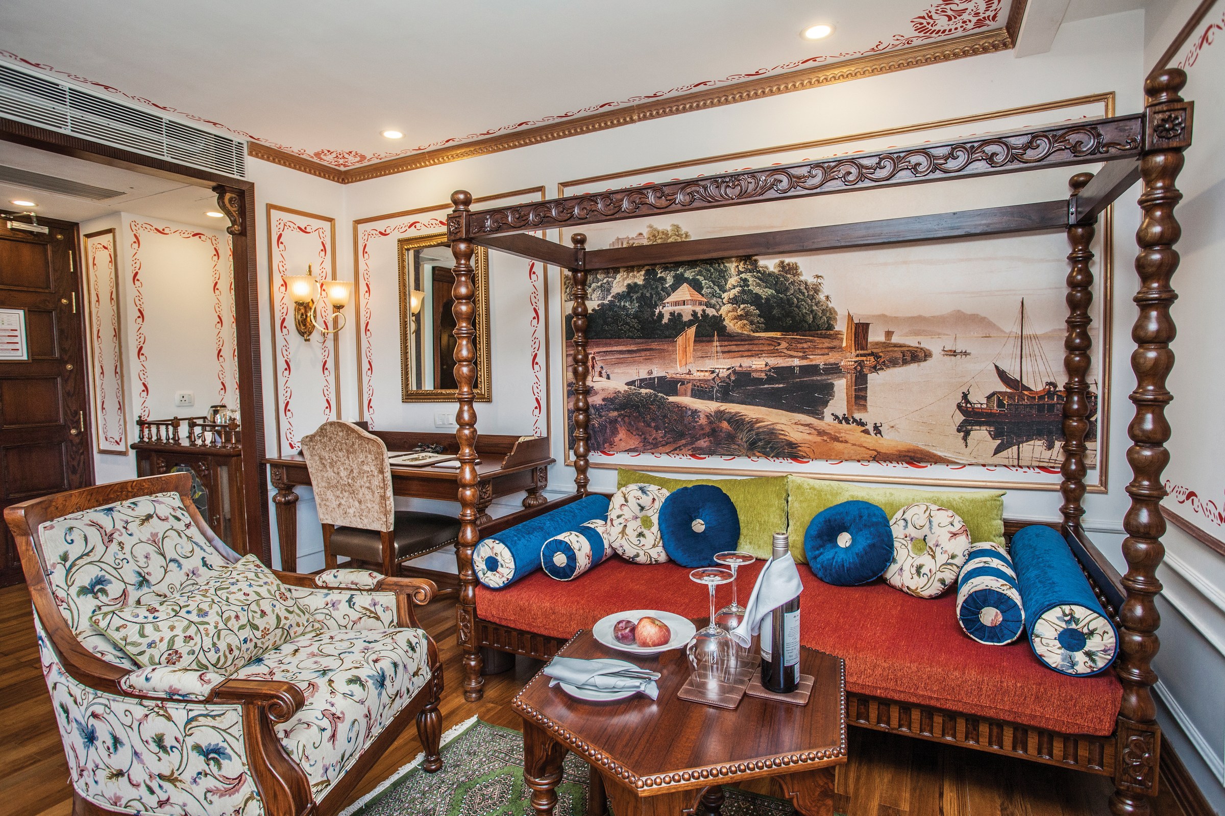 Ganges Voyager II – Viceroy Suite living area
