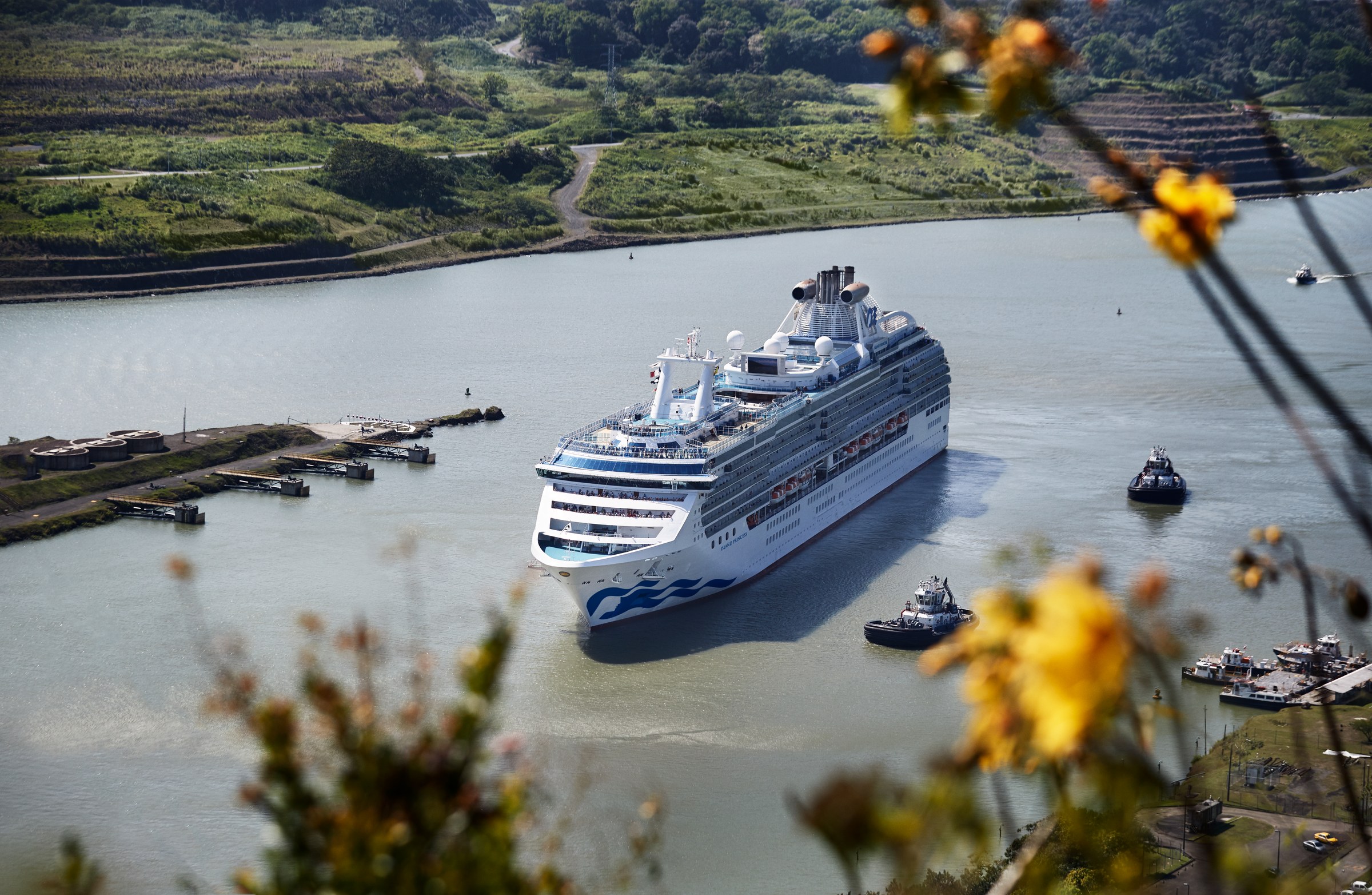 Island Princess turning in the Panama Canal with tugboats alongside