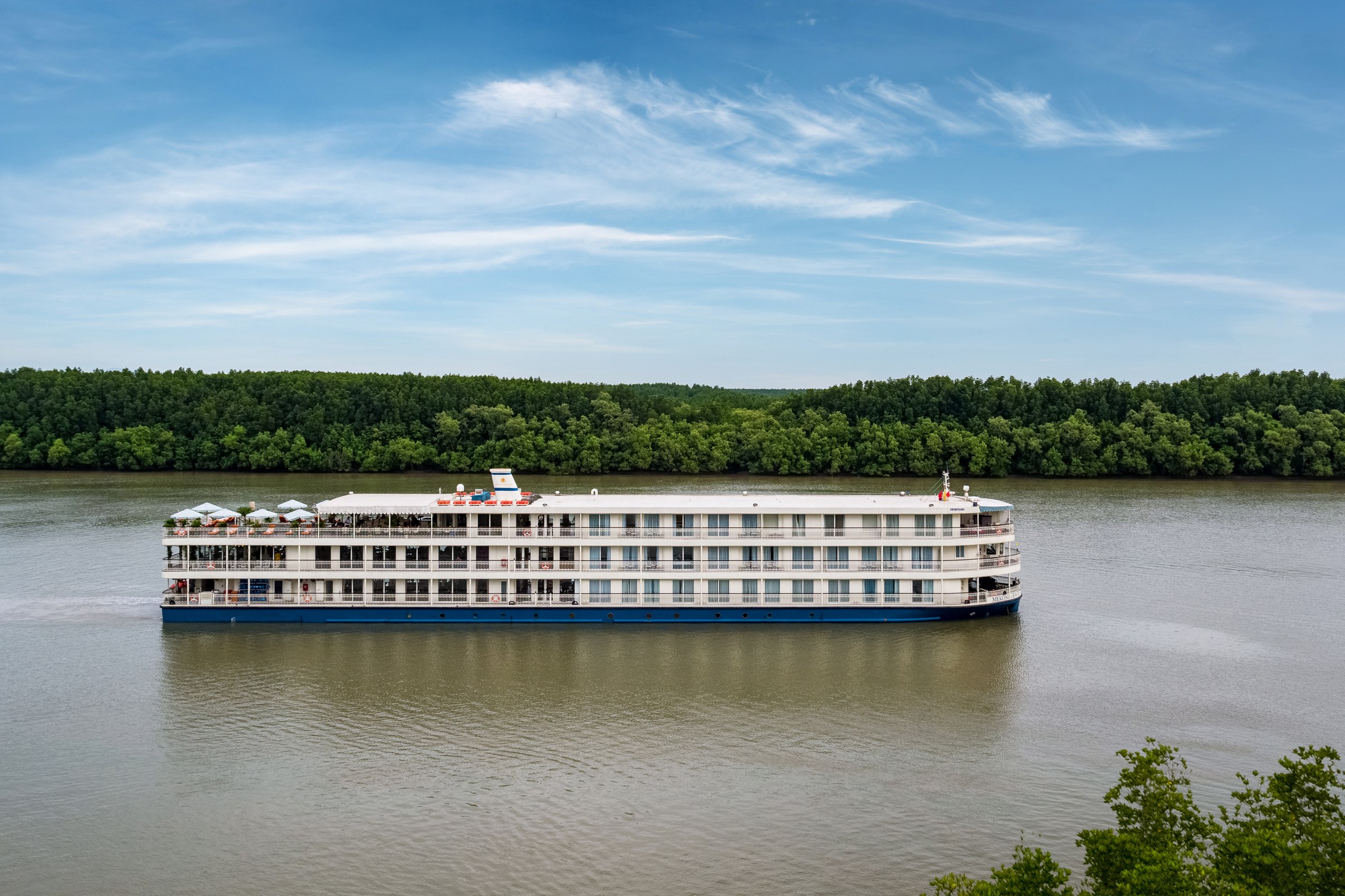 Mekong Jewel – on the Mekong